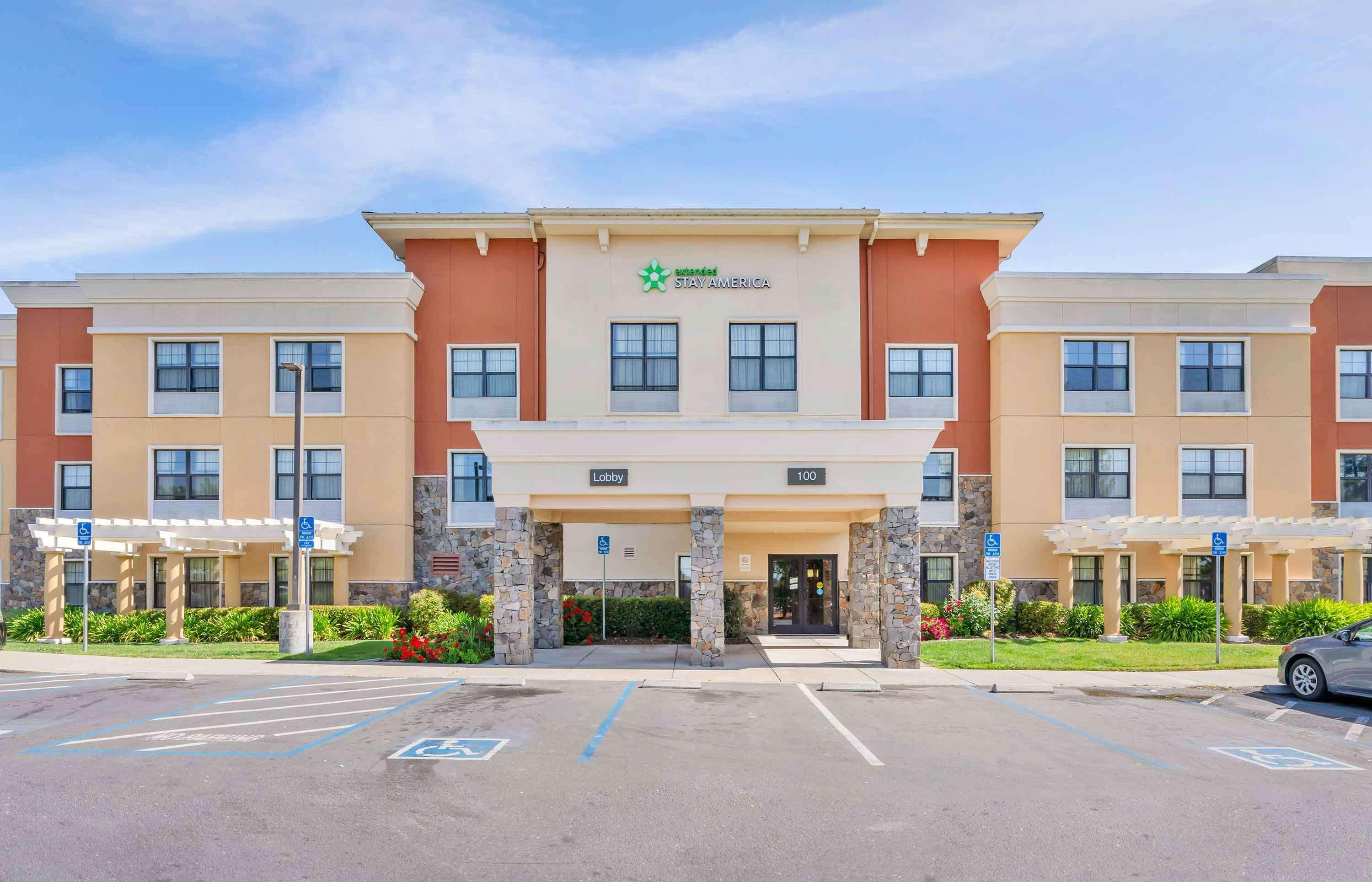 Vista Exterior Extended Stay America Suites Santa Rosa North