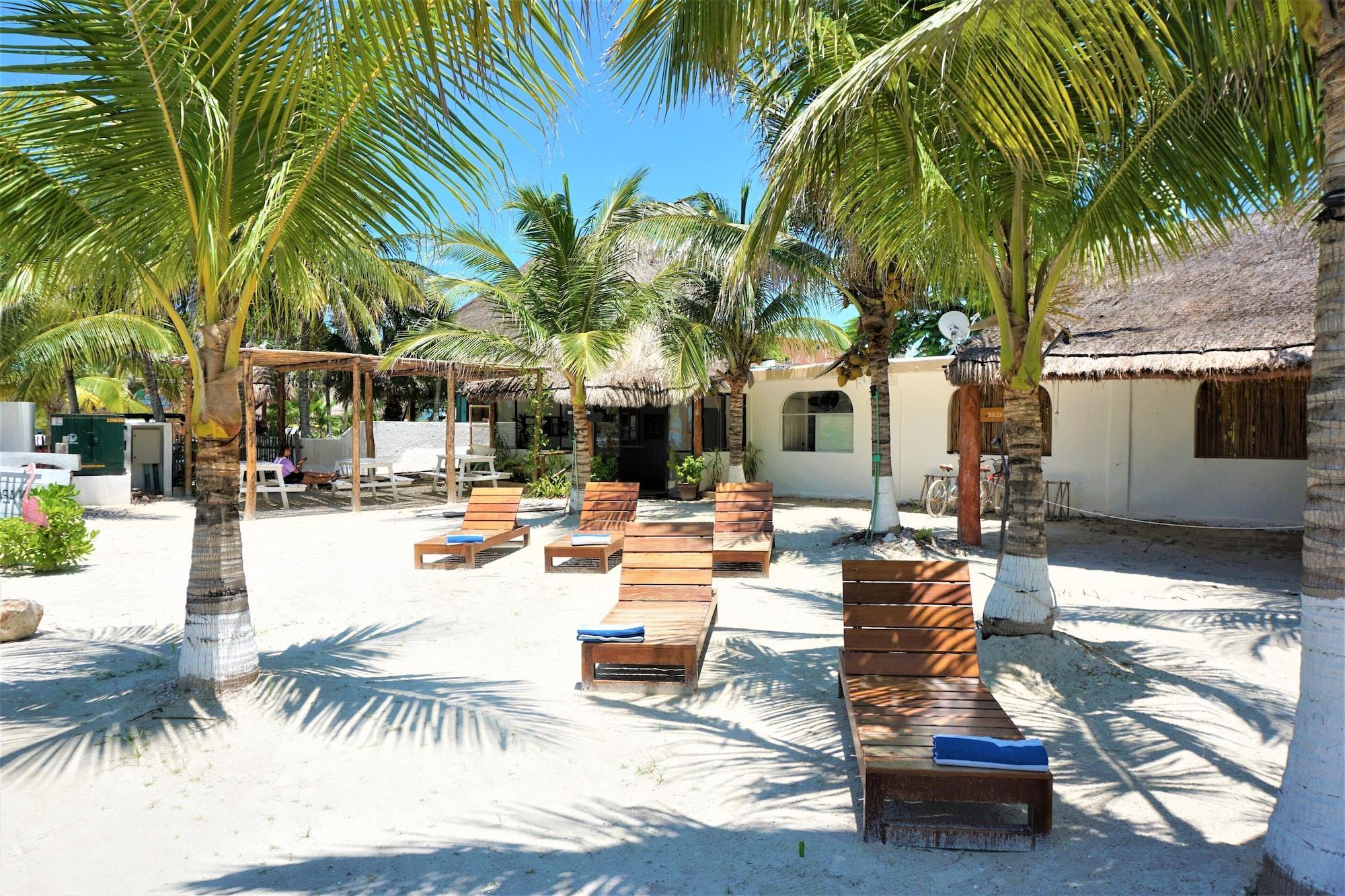 Vista Exterior La Diosa Kali Beach Front Hotel