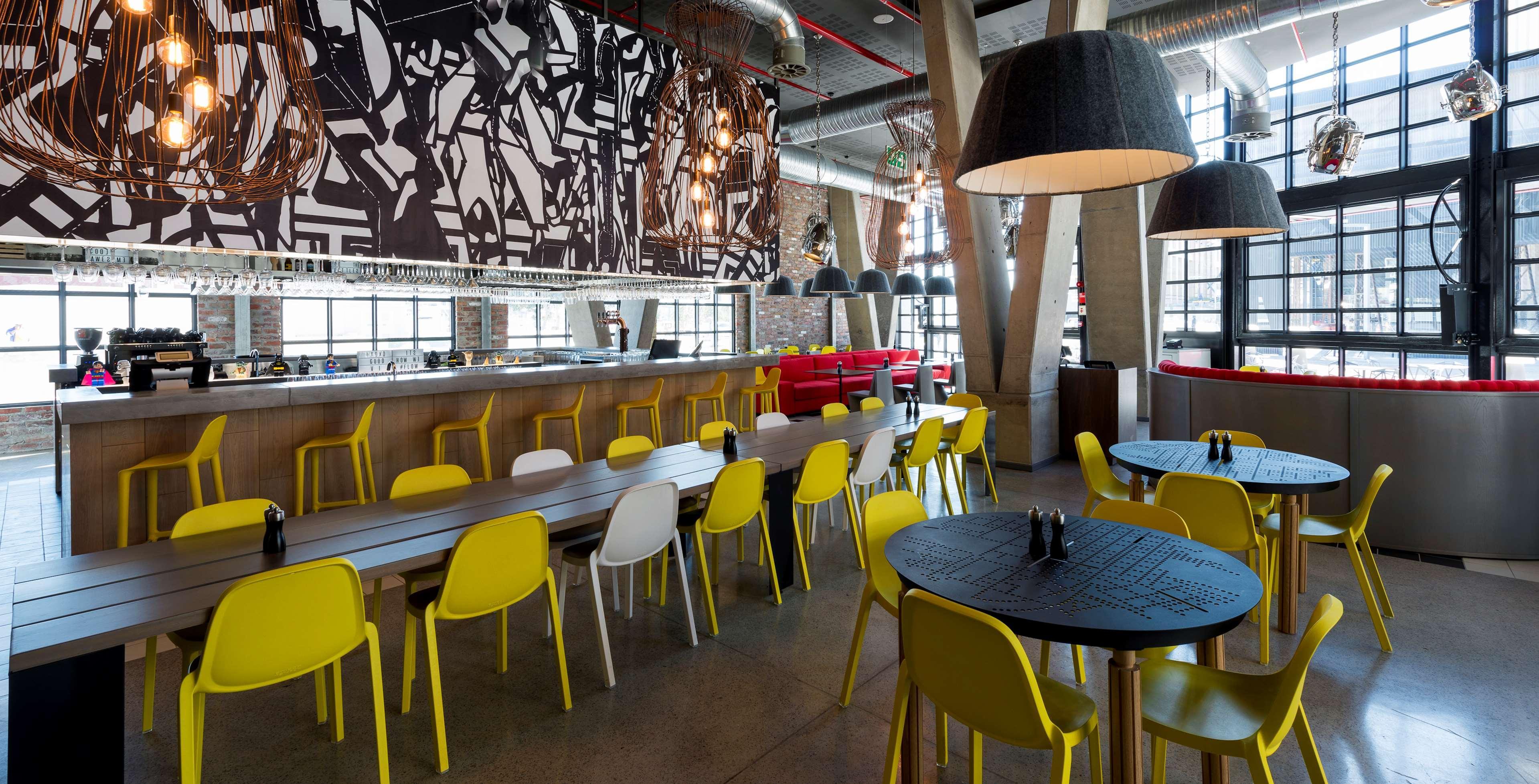 Bar/Salón Radisson RED V&A Waterfront, Cape Town