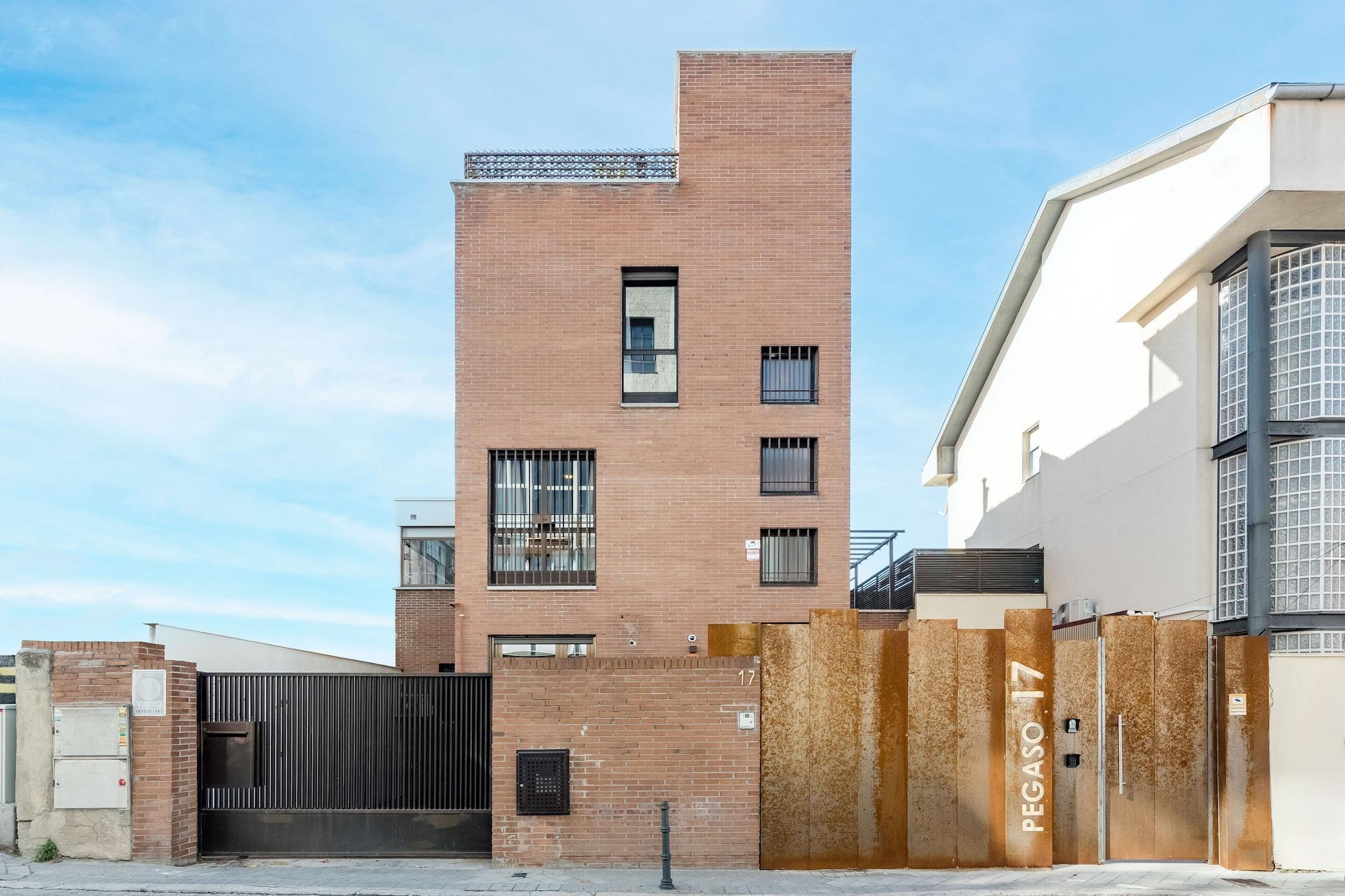 Varios Square Rooms by Charming