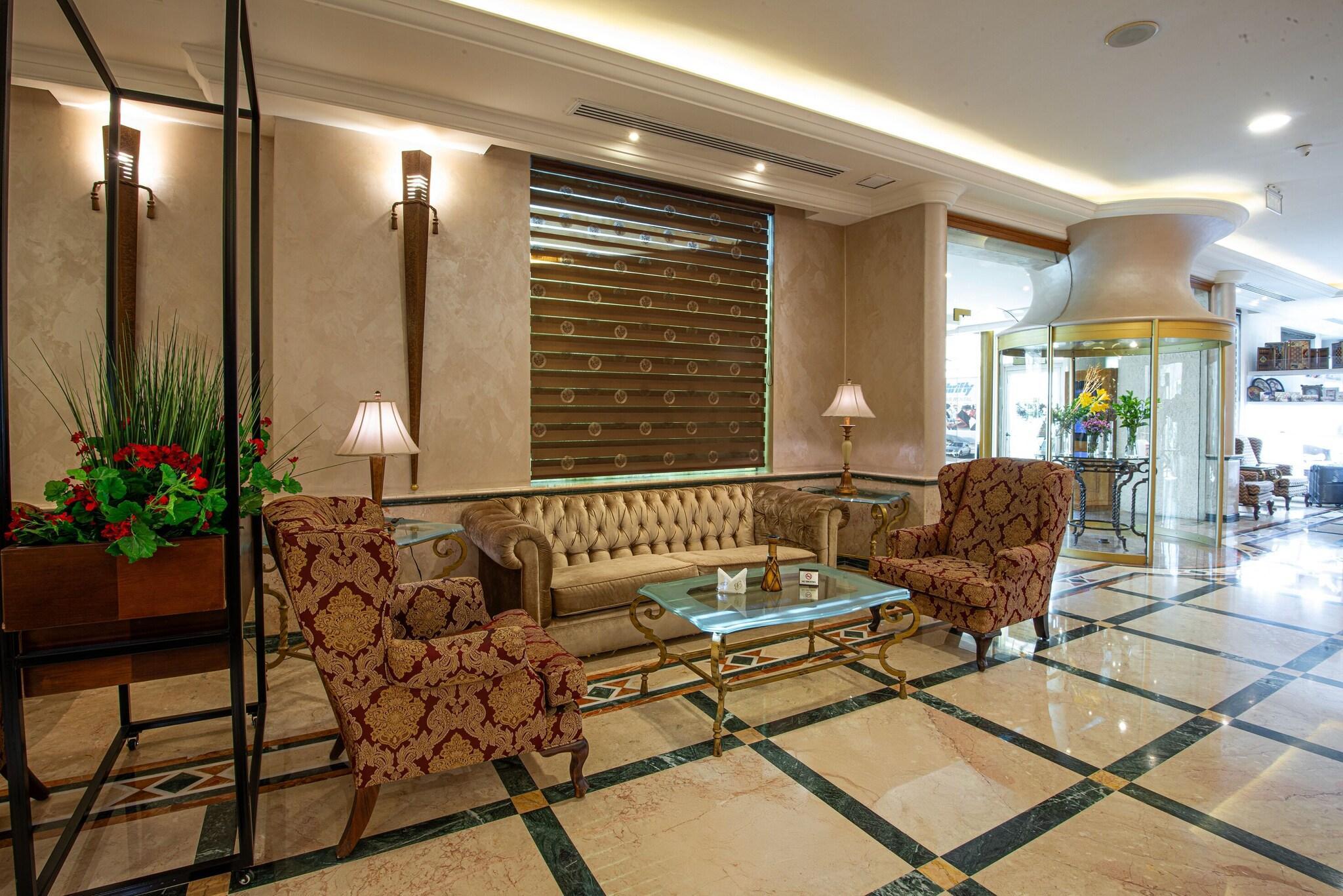Vista Lobby Bristol Hotel