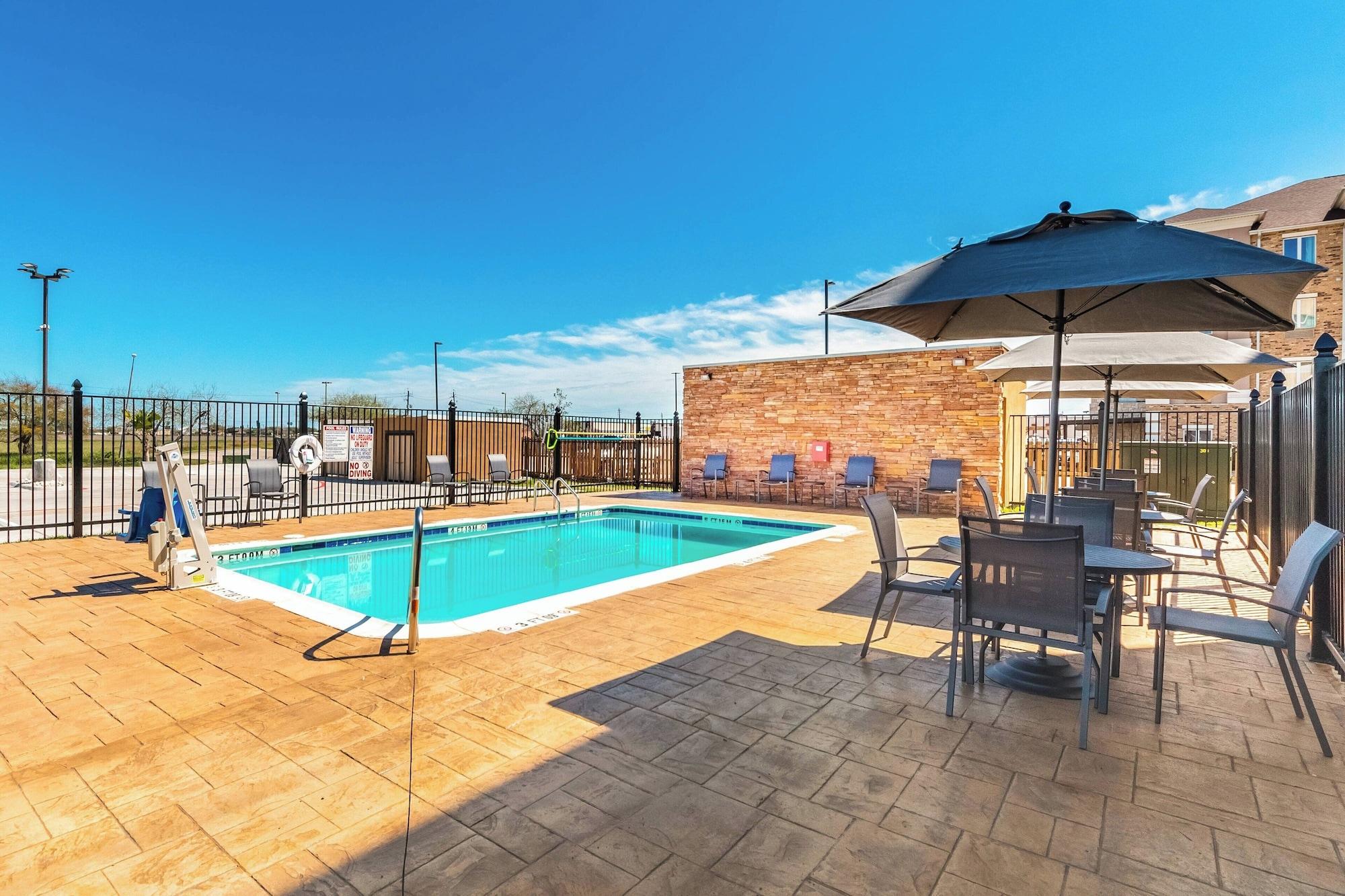Vista Piscina Fairfield Inn & Suites by Marriott Corpus Christi Central
