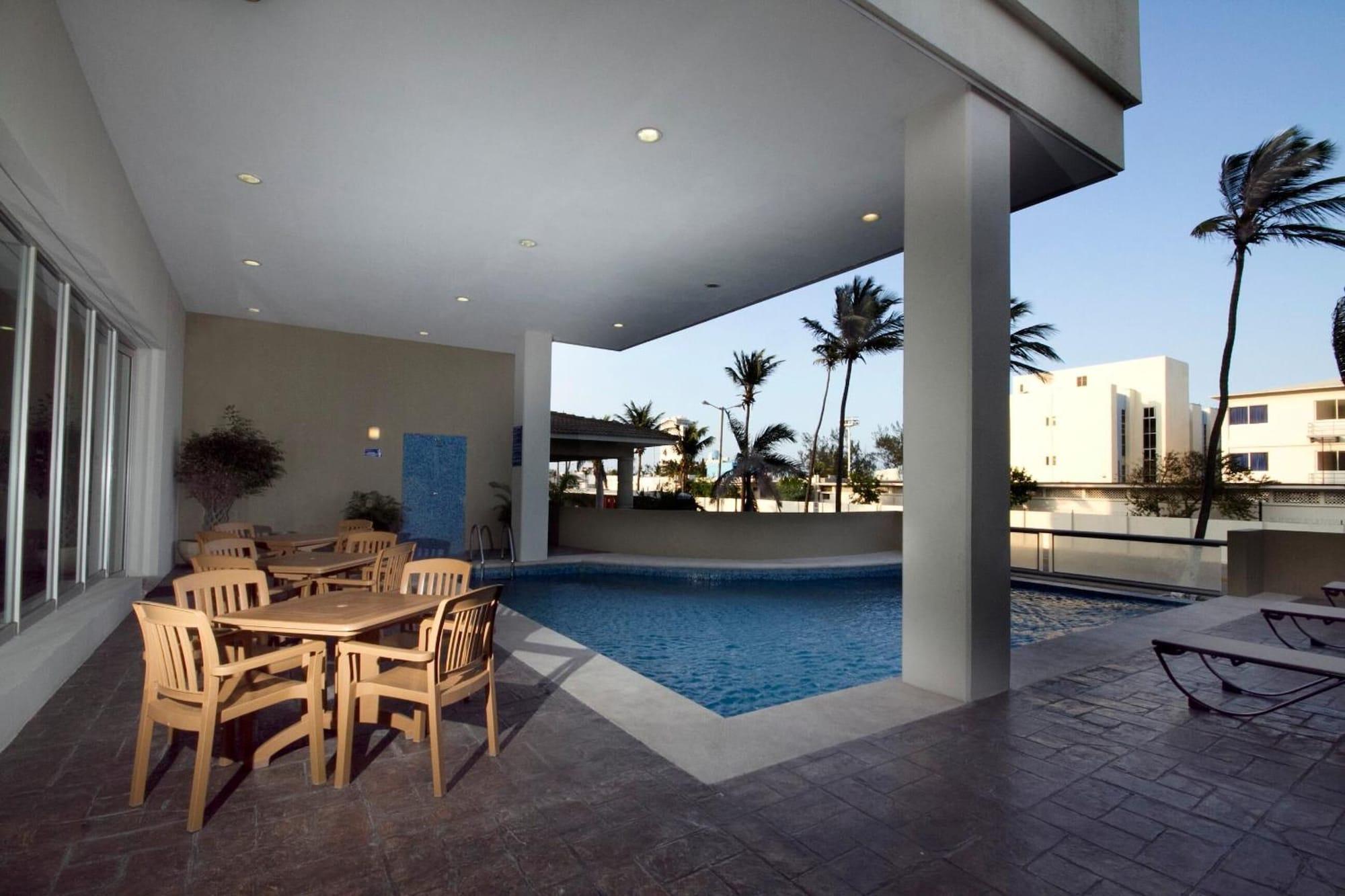 Vista Piscina Balajú Hotel & Suites