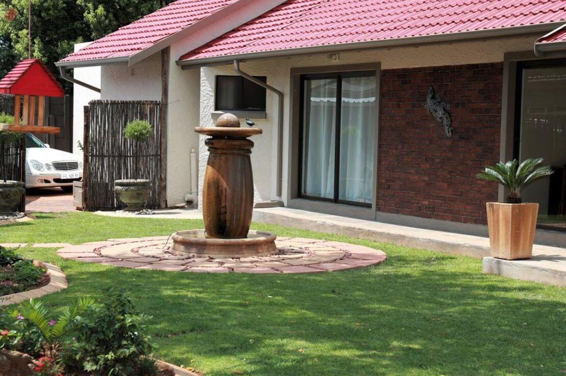 Vista Exterior Big 5 Guest House