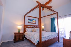 Alquiler Vacacional - 3BR condo with A/C, pool and 10min walk to the beach!