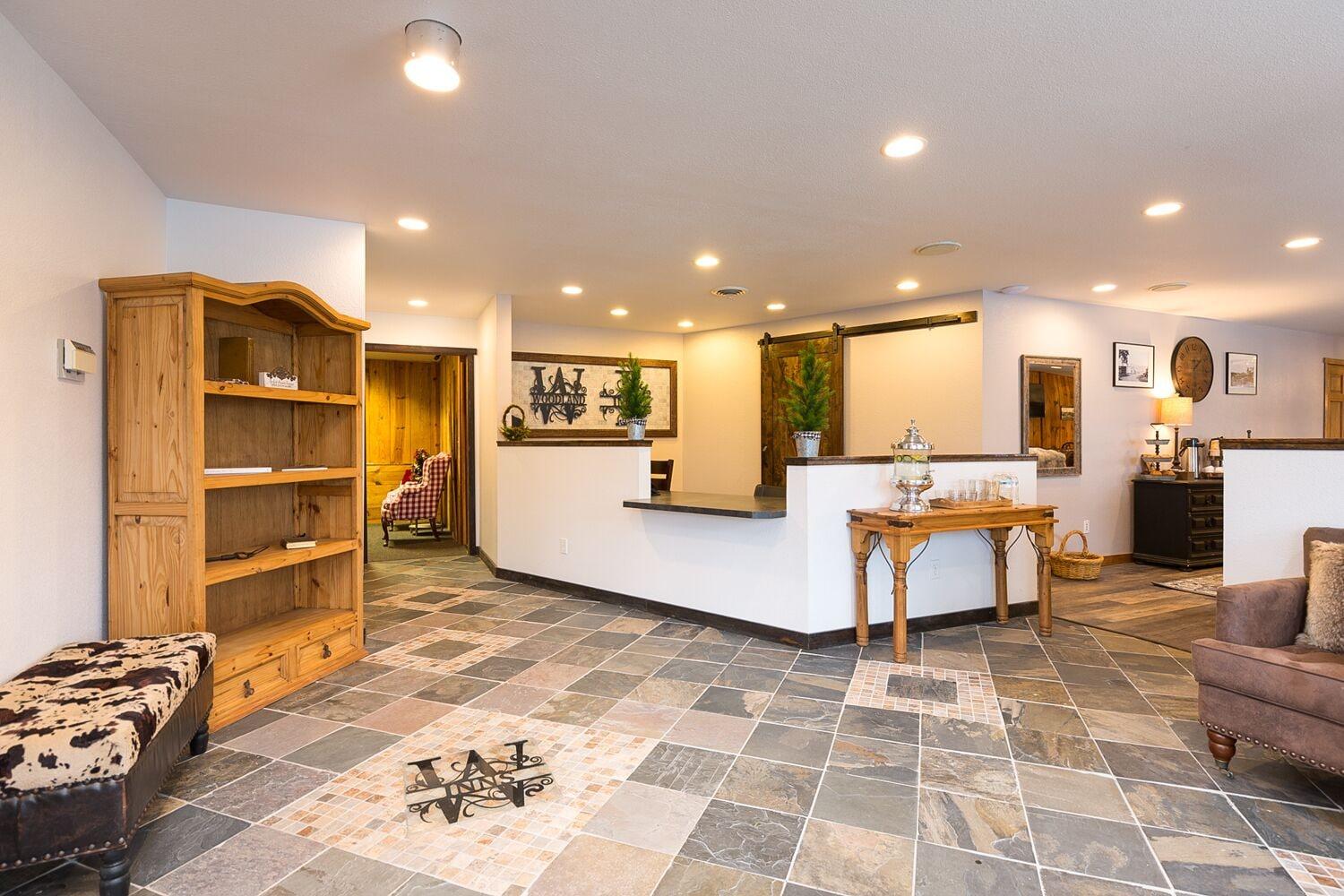 Vista Lobby Woodland Inns