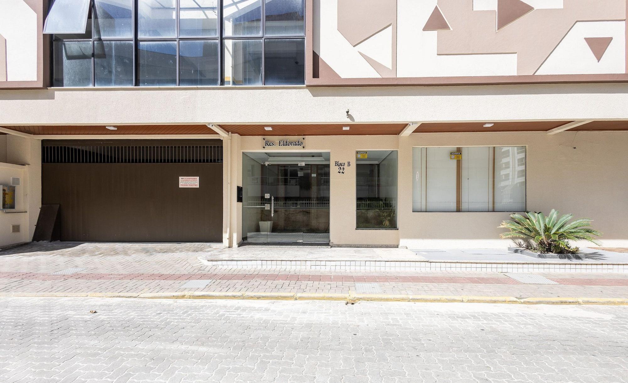 Vista Exterior Apt w/ Balcony - Seafront in Meia Praia Ceo0104