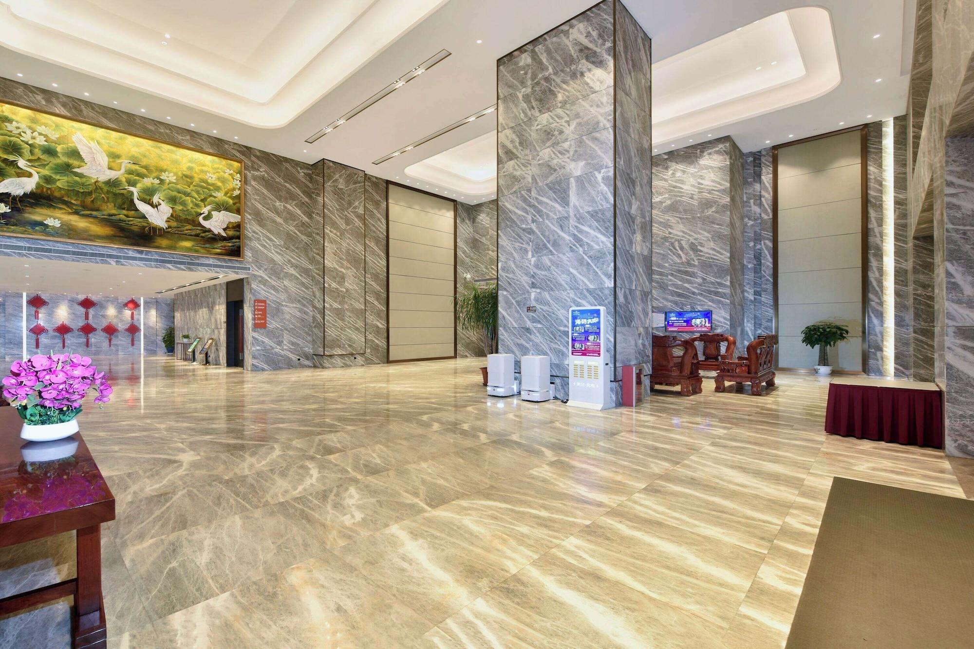 Vista Lobby Ramada Plaza Dongxing City Center