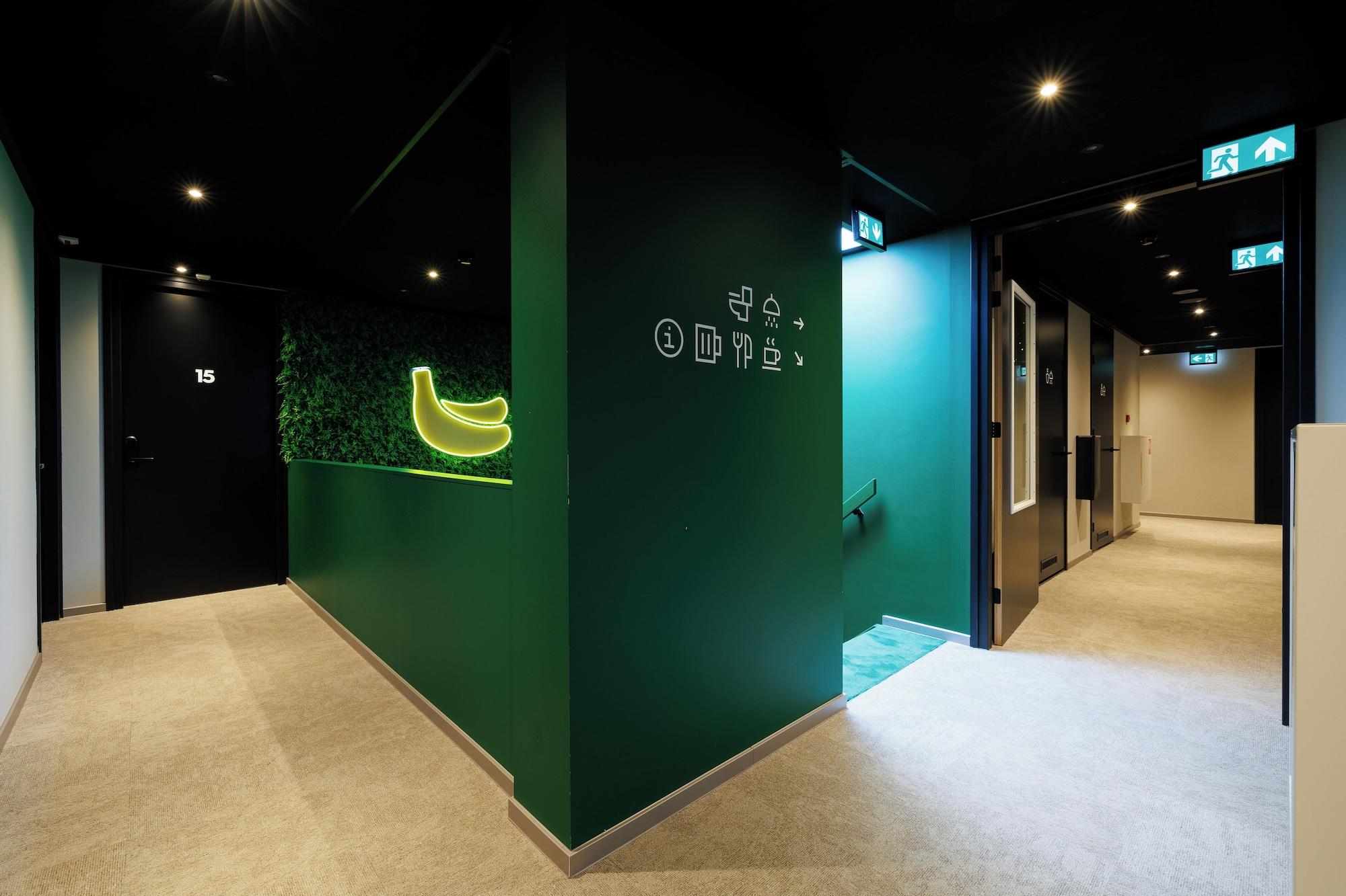 Varios Little Monkey Hostel