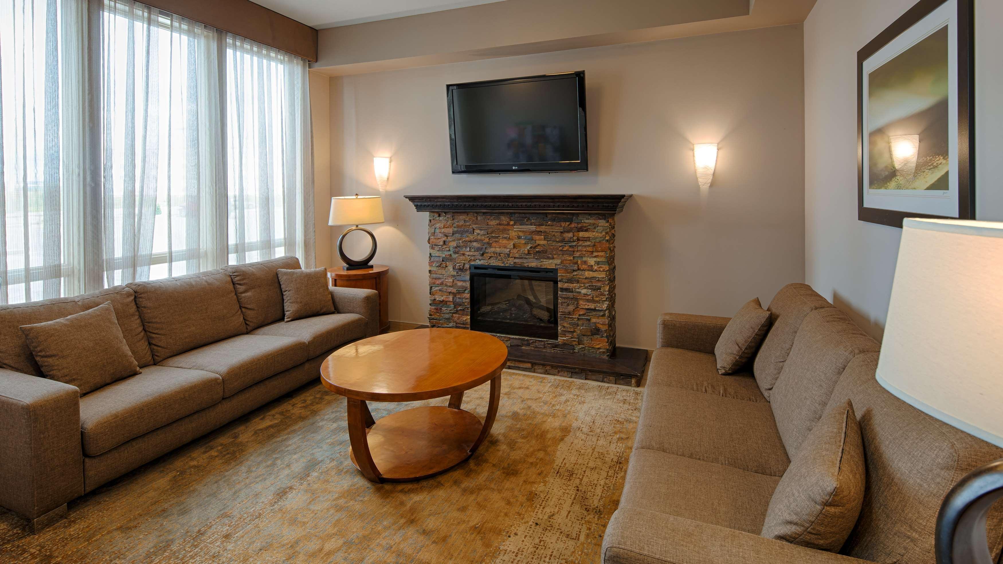 Vista Lobby Best Western Plus Moose Jaw