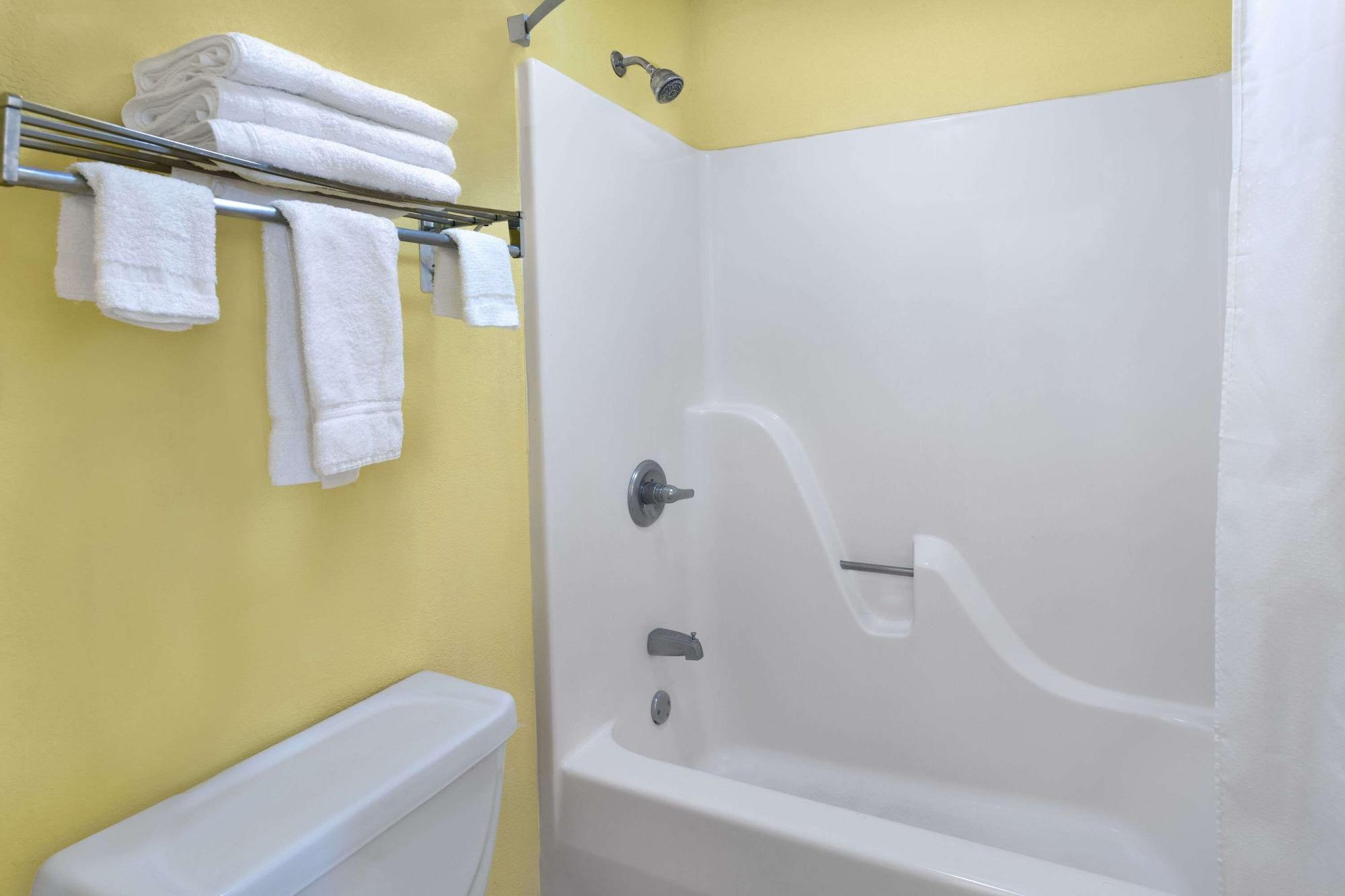 Equipamiento de Habitación Super 8 by Wyndham Breaux Bridge