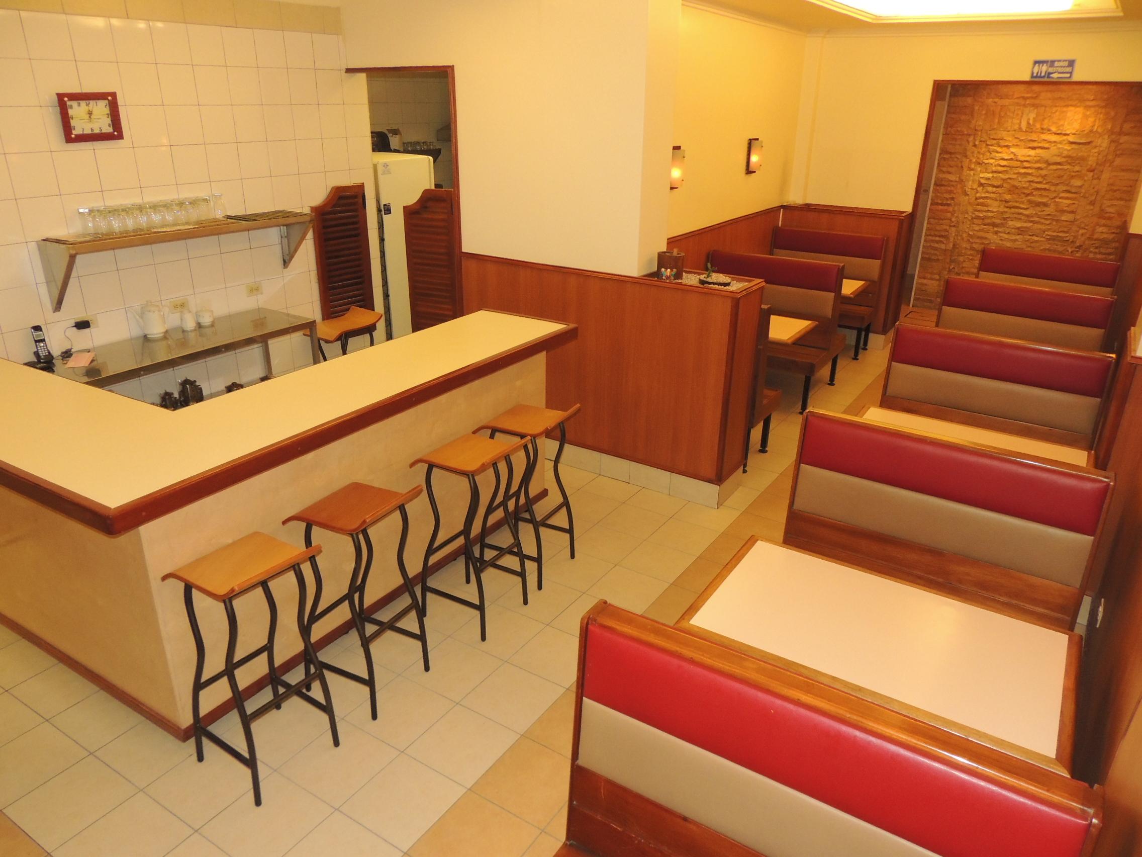 Restaurant Mariscal Inn & Suites