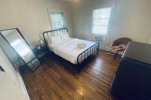 Alquiler Vacacional - 2 Queen Beds in 1896 Victorian Triplex! AC, WiFi, Parking & More!