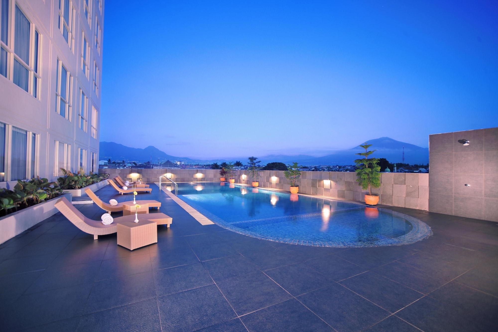 Vista Piscina Atria Hotel Malang