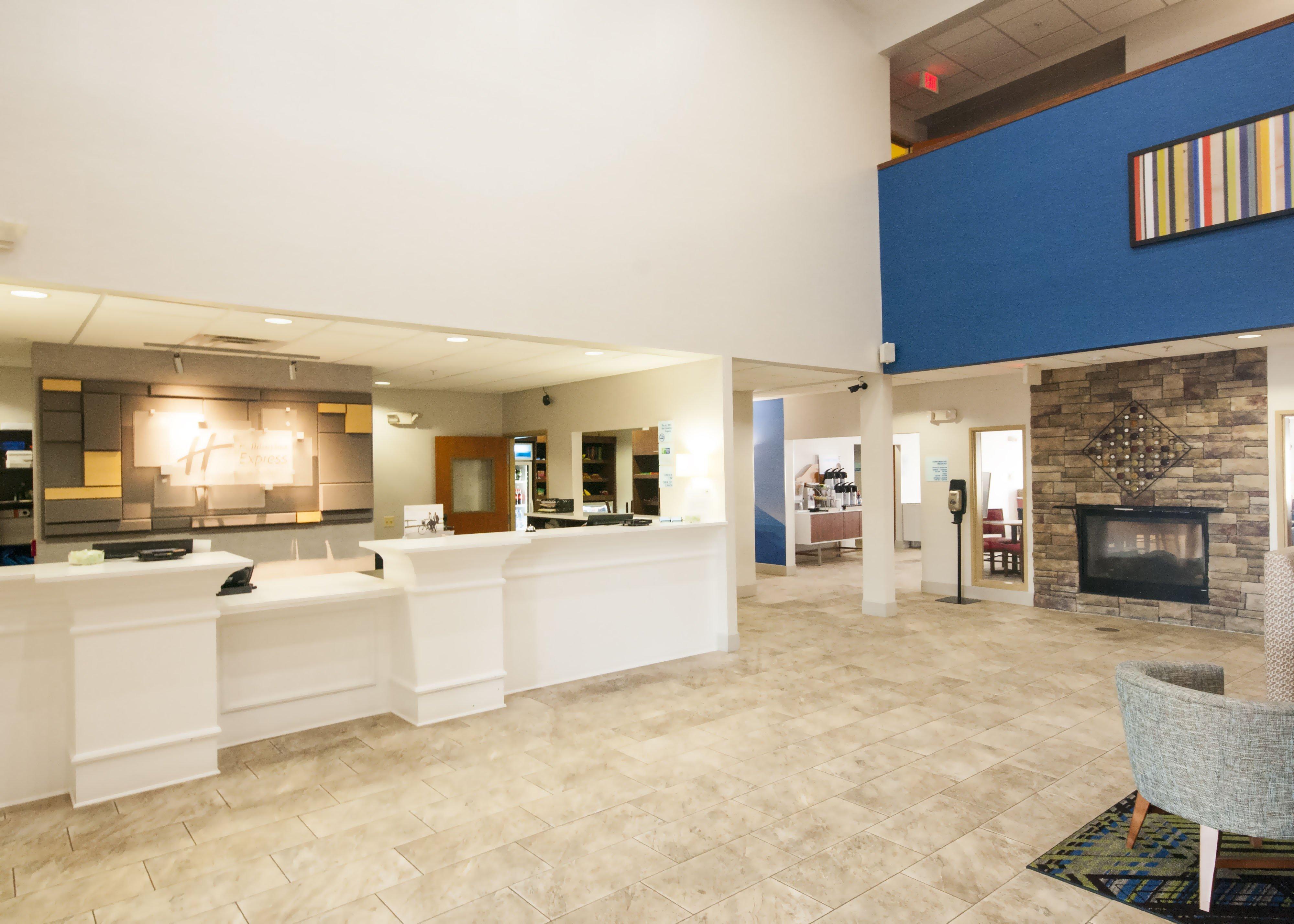 Vista Lobby Hol. Inn Exp. Hotel and Suites Waukegan/Gurnee