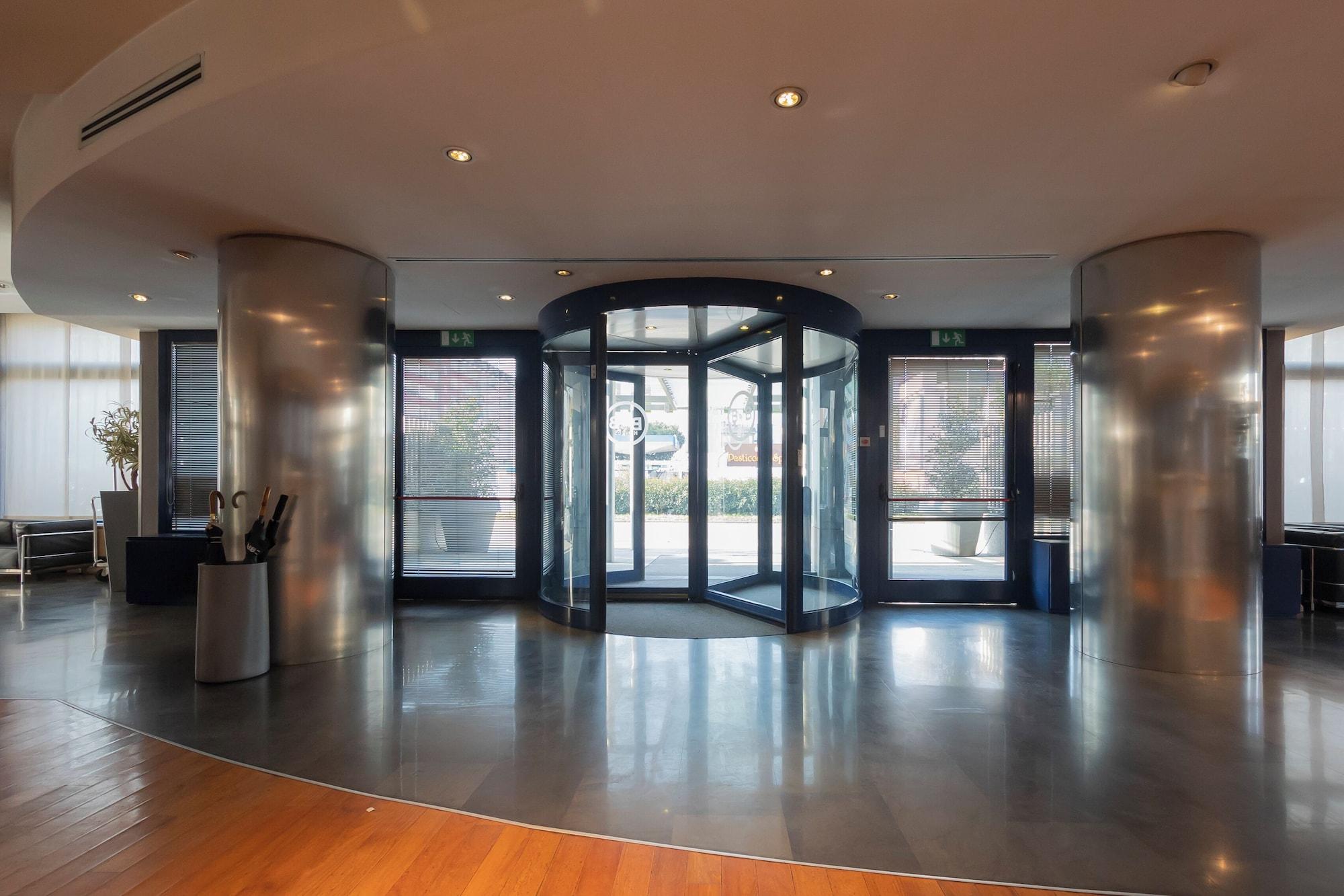 Vista Exterior Hotiday Milano Navigli