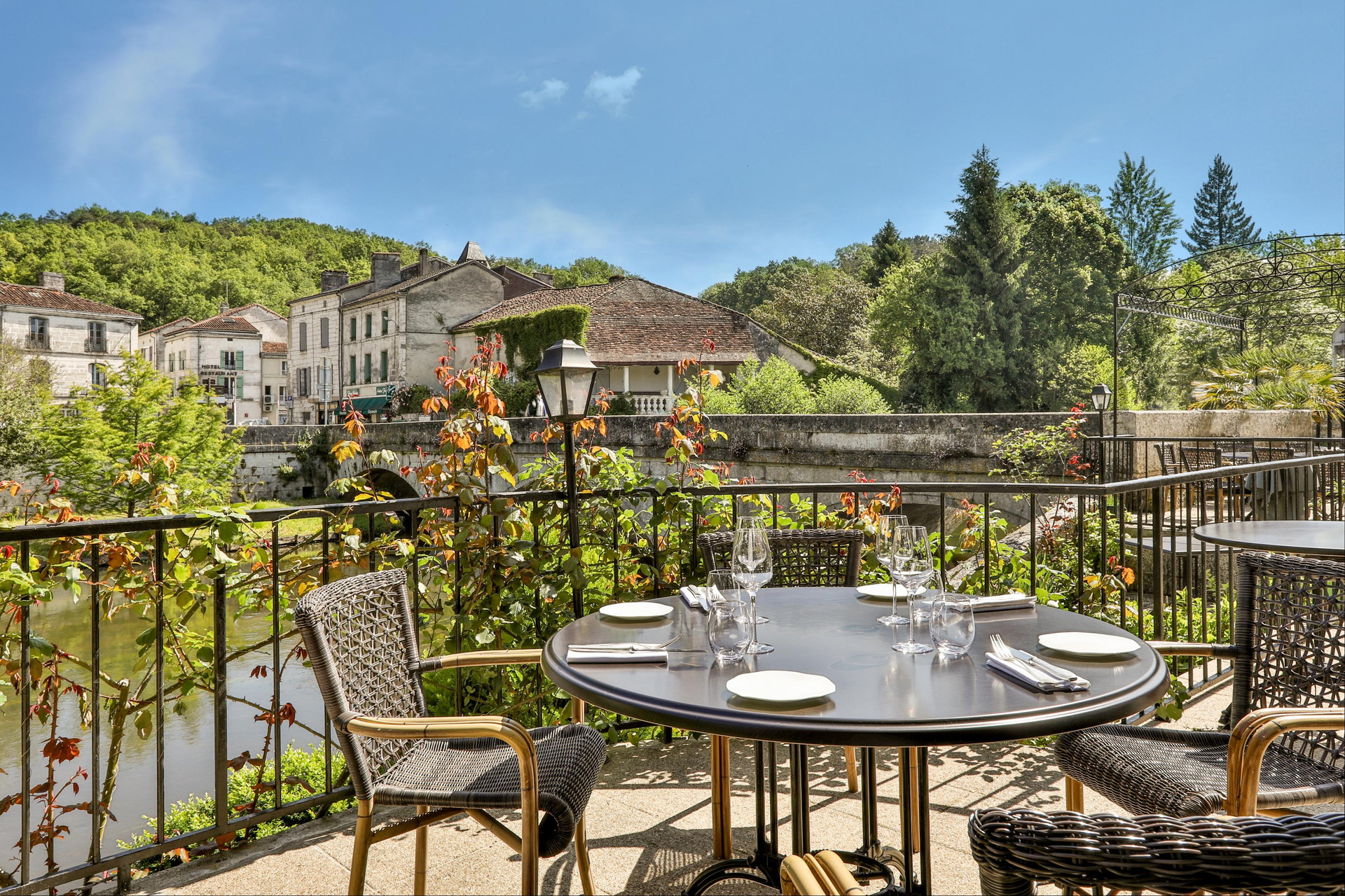 Varios Logis Hotel Charbonnel
