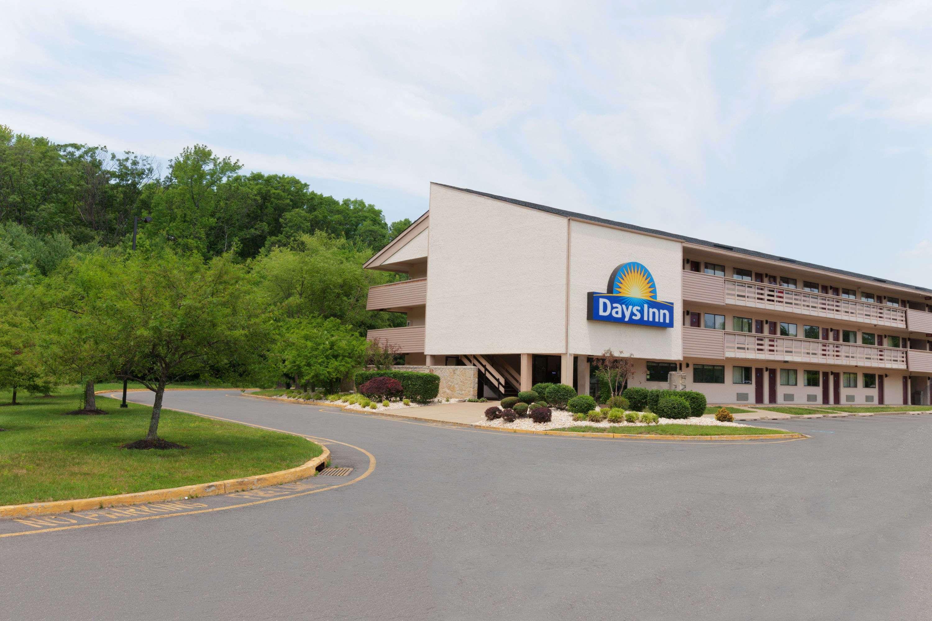 Vista Exterior Days Inn by Wyndham Monmouth Junction/S Brunswick/Princeton