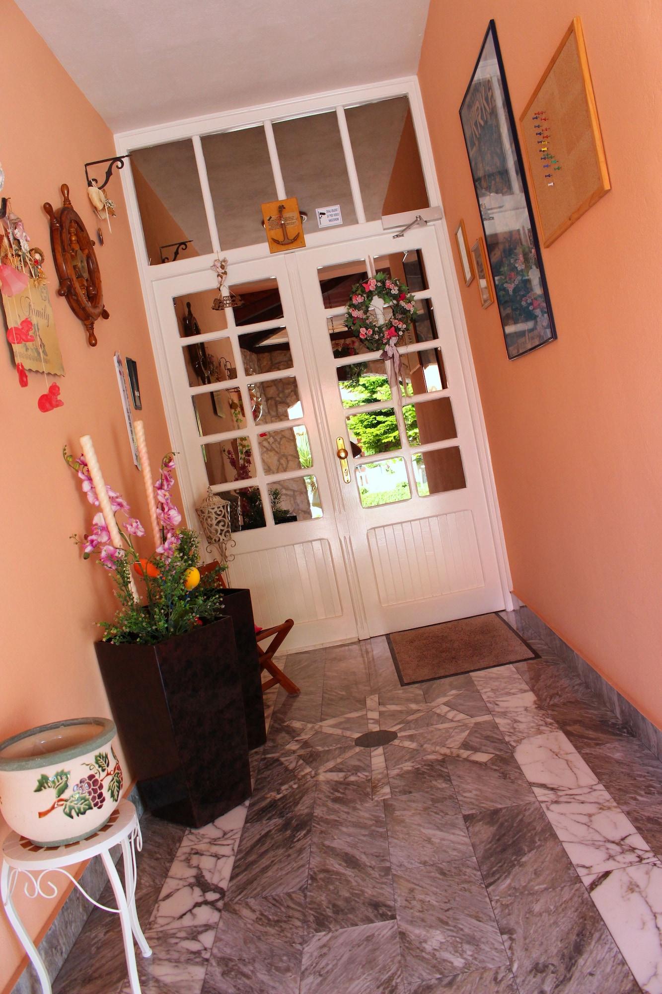 Vista Lobby Villa Rosa
