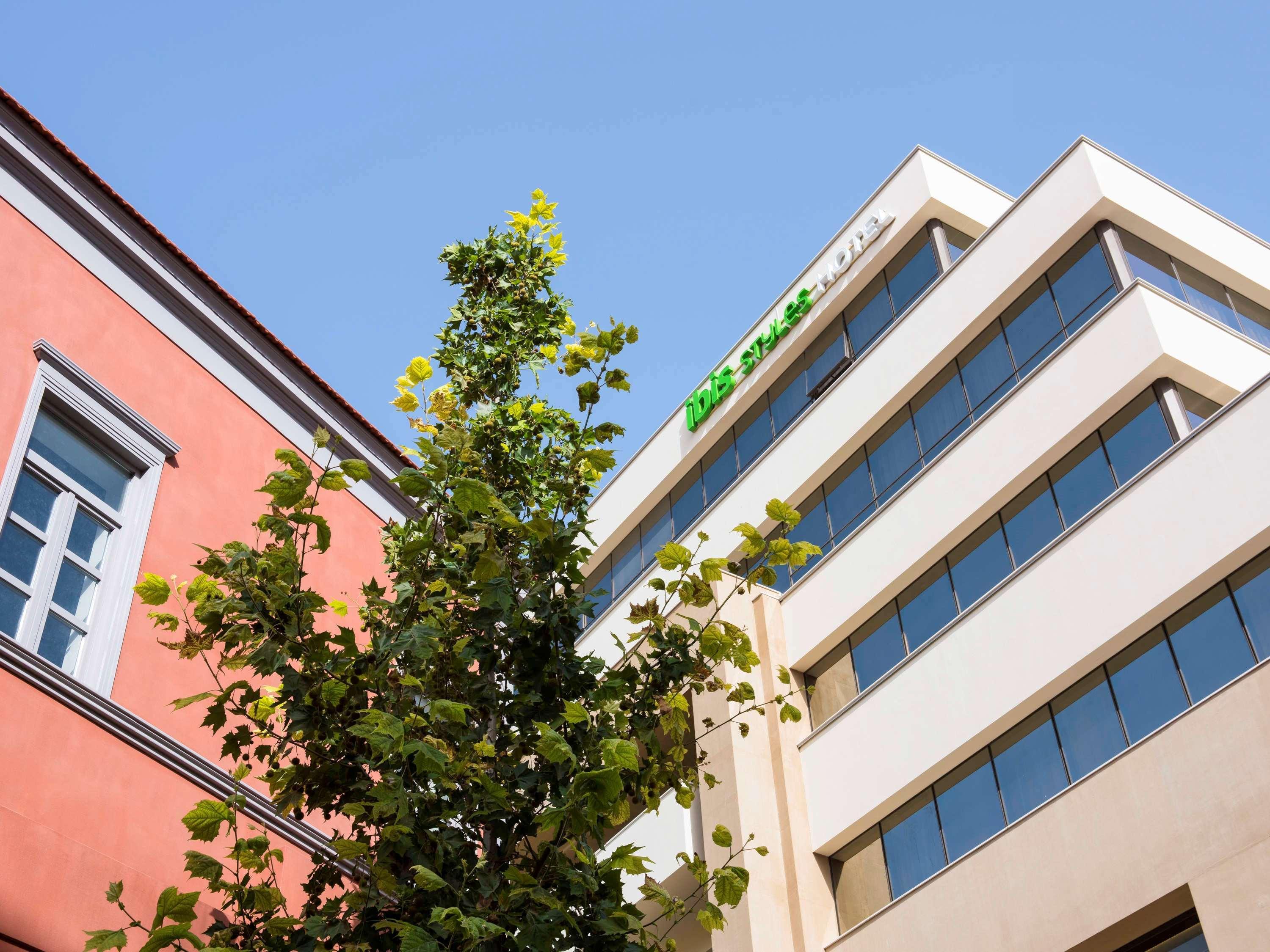 Vista Exterior Ibis Styles Heraklion Central