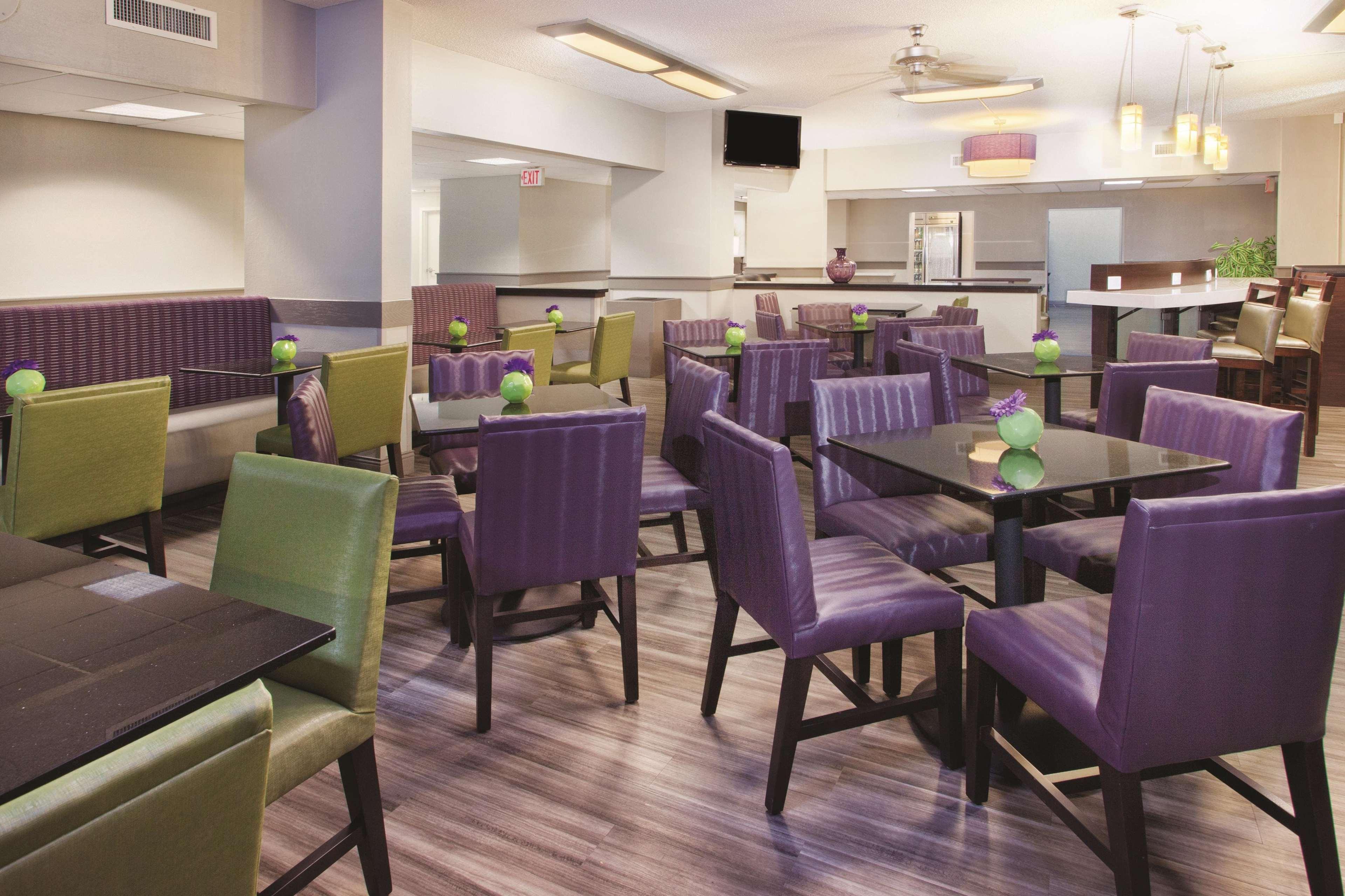 Restaurant La Quinta Inn & Suites by Wyndham Charleston Riverview