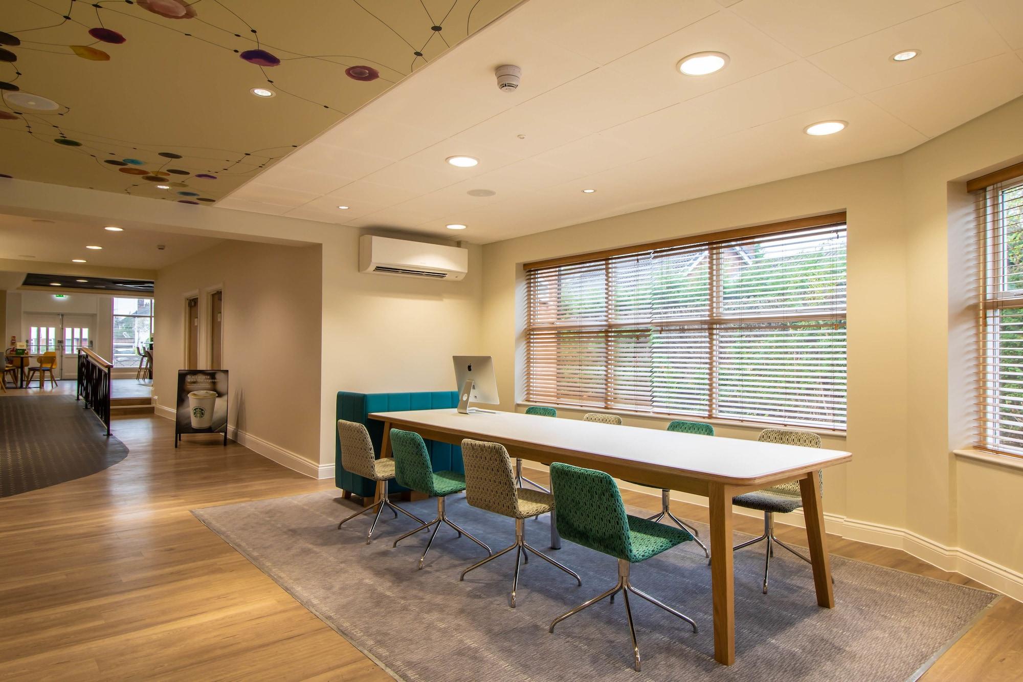 Vista Lobby Holiday Inn Leicester - Wigston by IHG