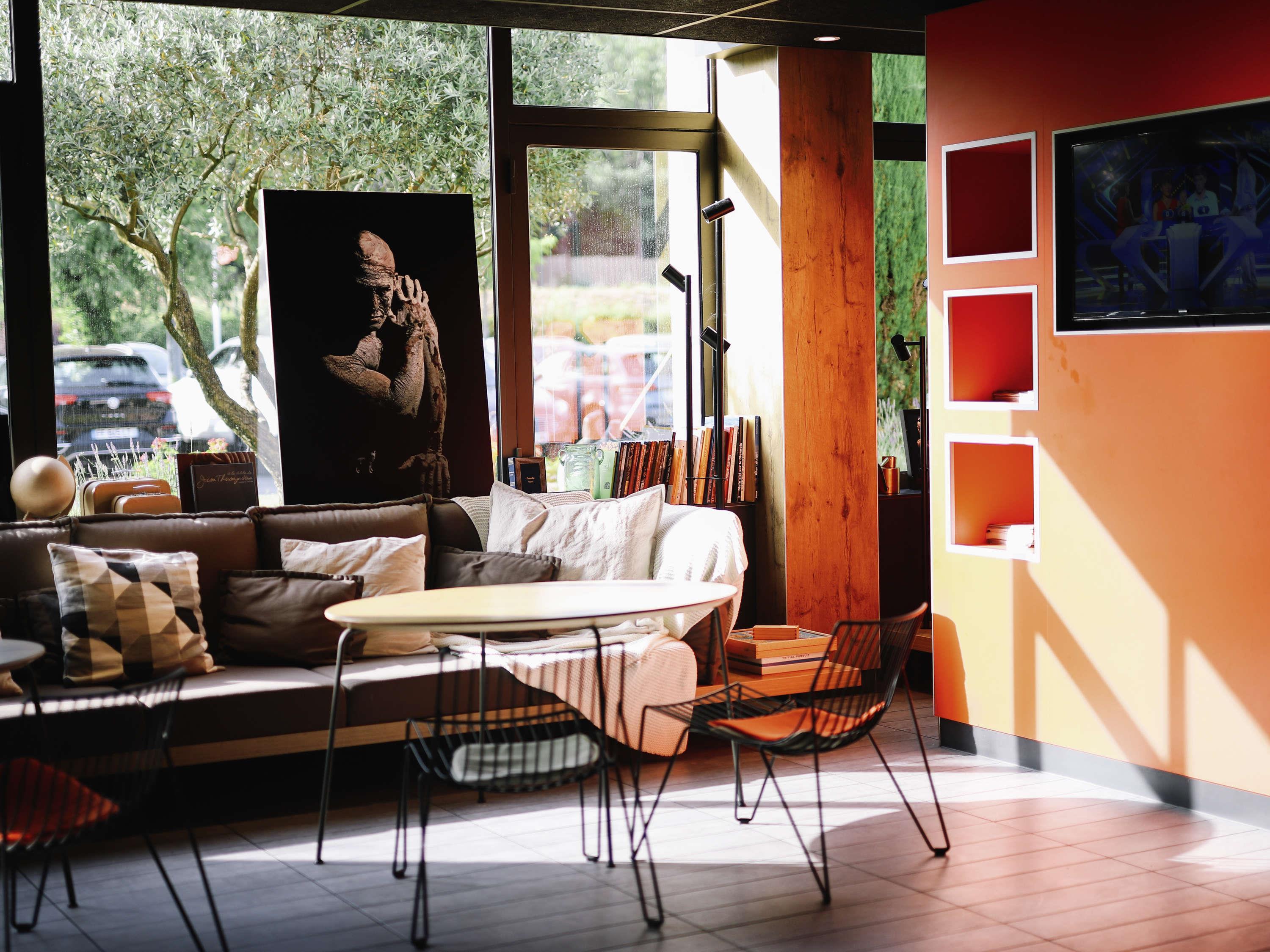 Bar/Salón Ibis Aix en Provence Hotel