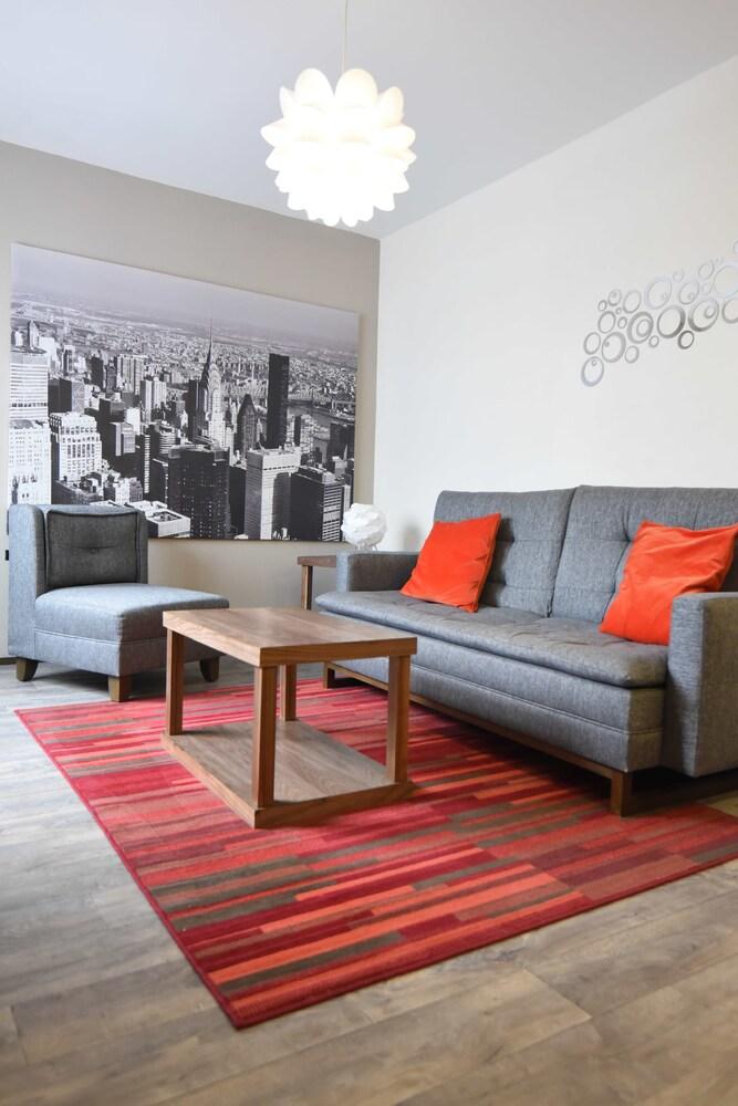 Hotel OM 686 Urban Lofts