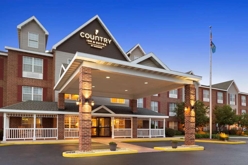 Vista Exterior Country Inn Suites By Radisson Kenosha Wi