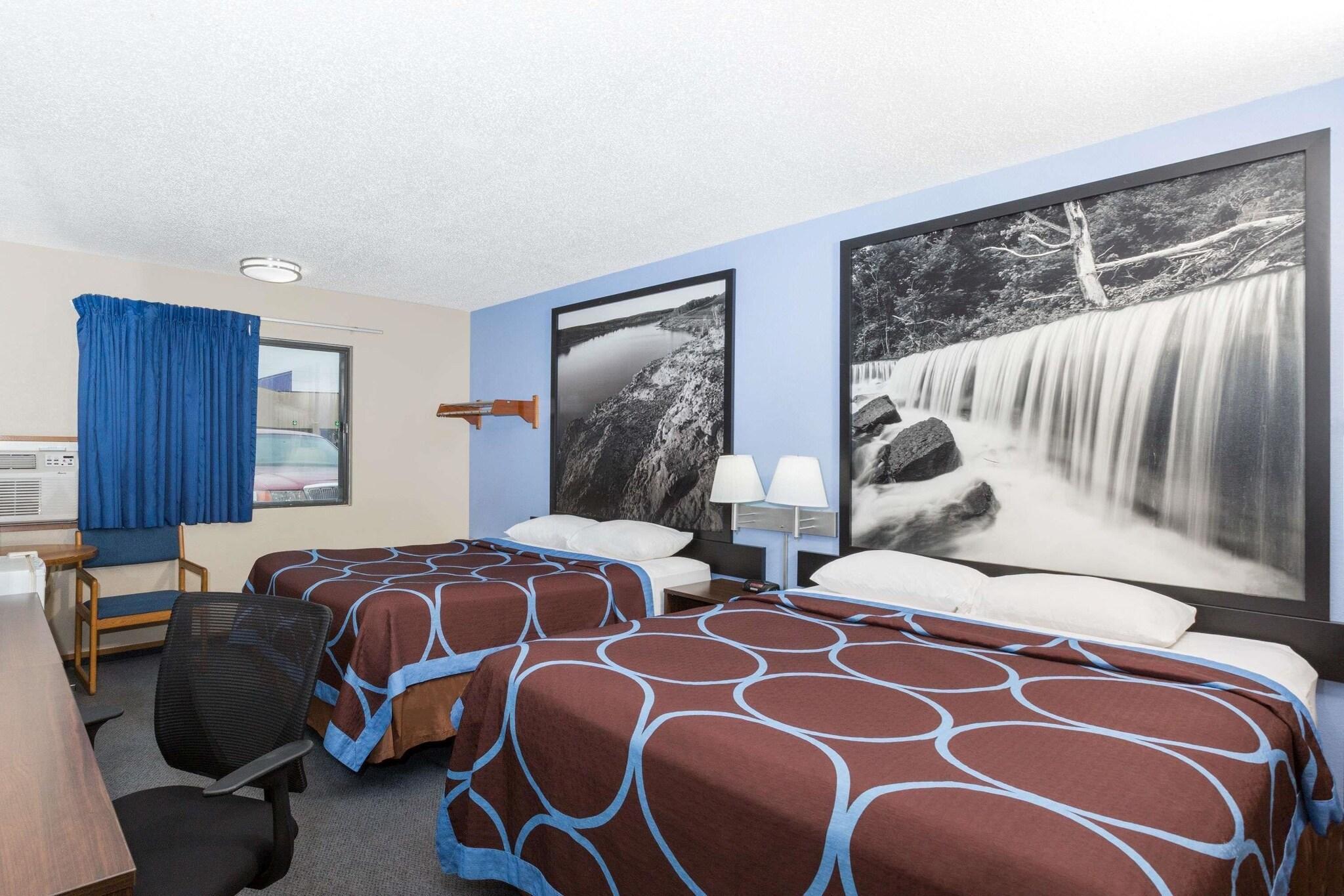 Varios Super 8 by Wyndham Manhattan KS
