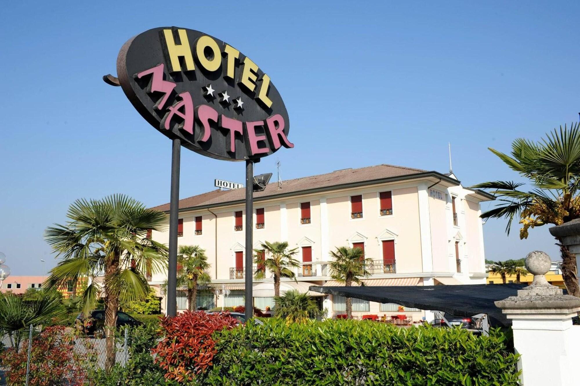Vista Exterior Hotel Master