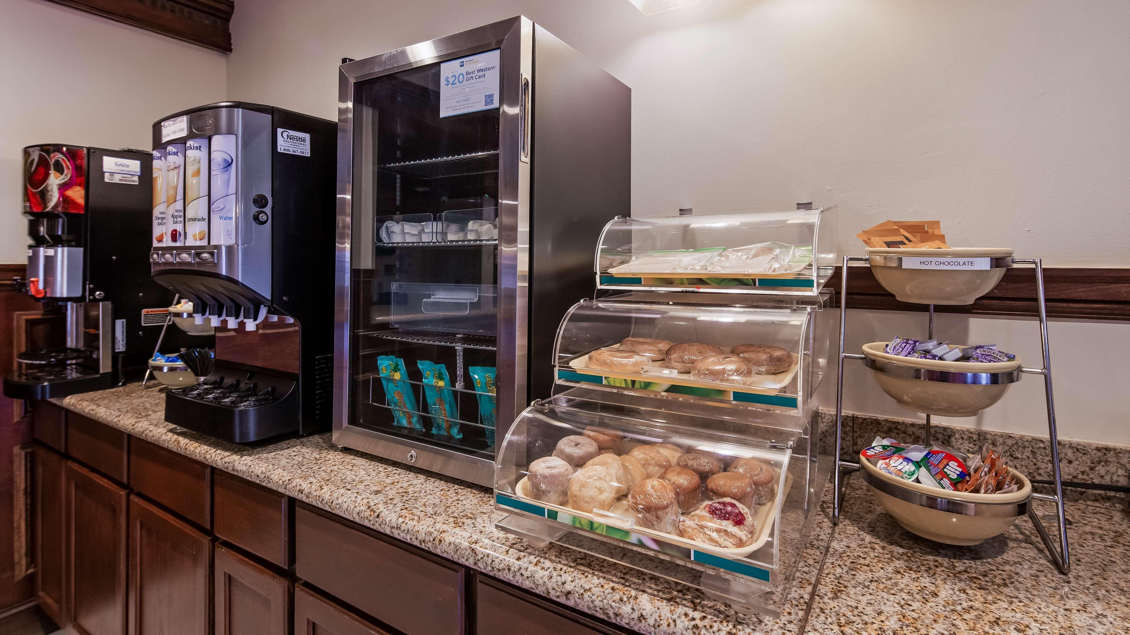 Restaurant SureStay Plus Hotel by Best Western Auburn