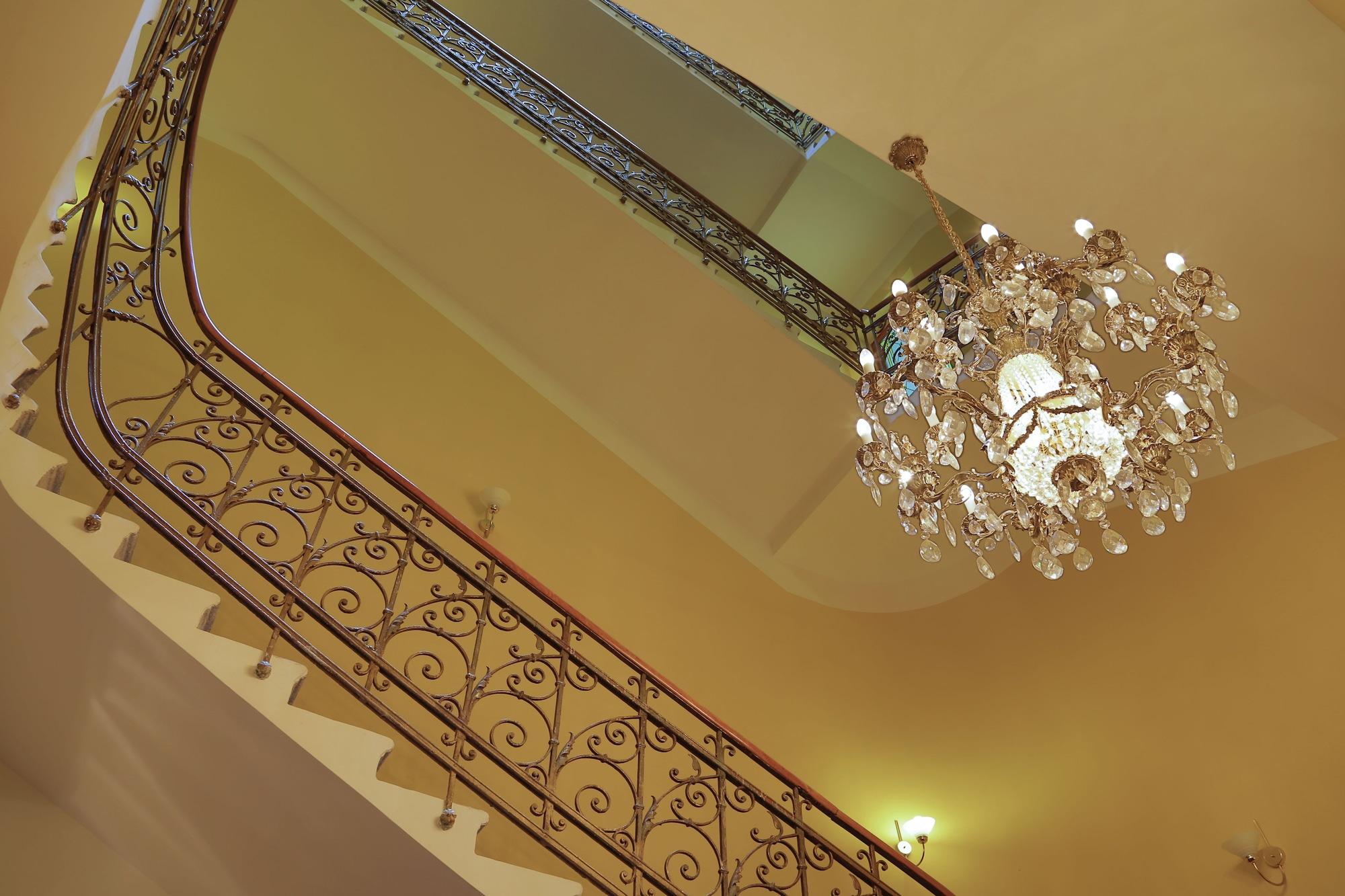 Vista Lobby Hotel Romance