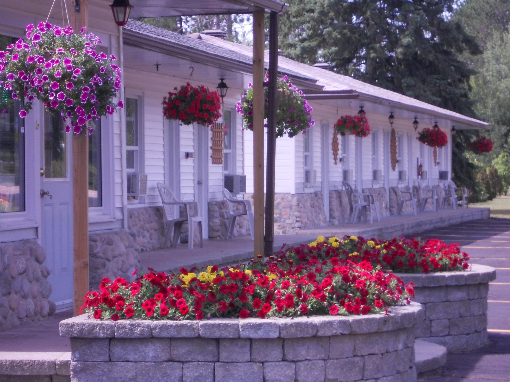 Vista Exterior Deep River Motel