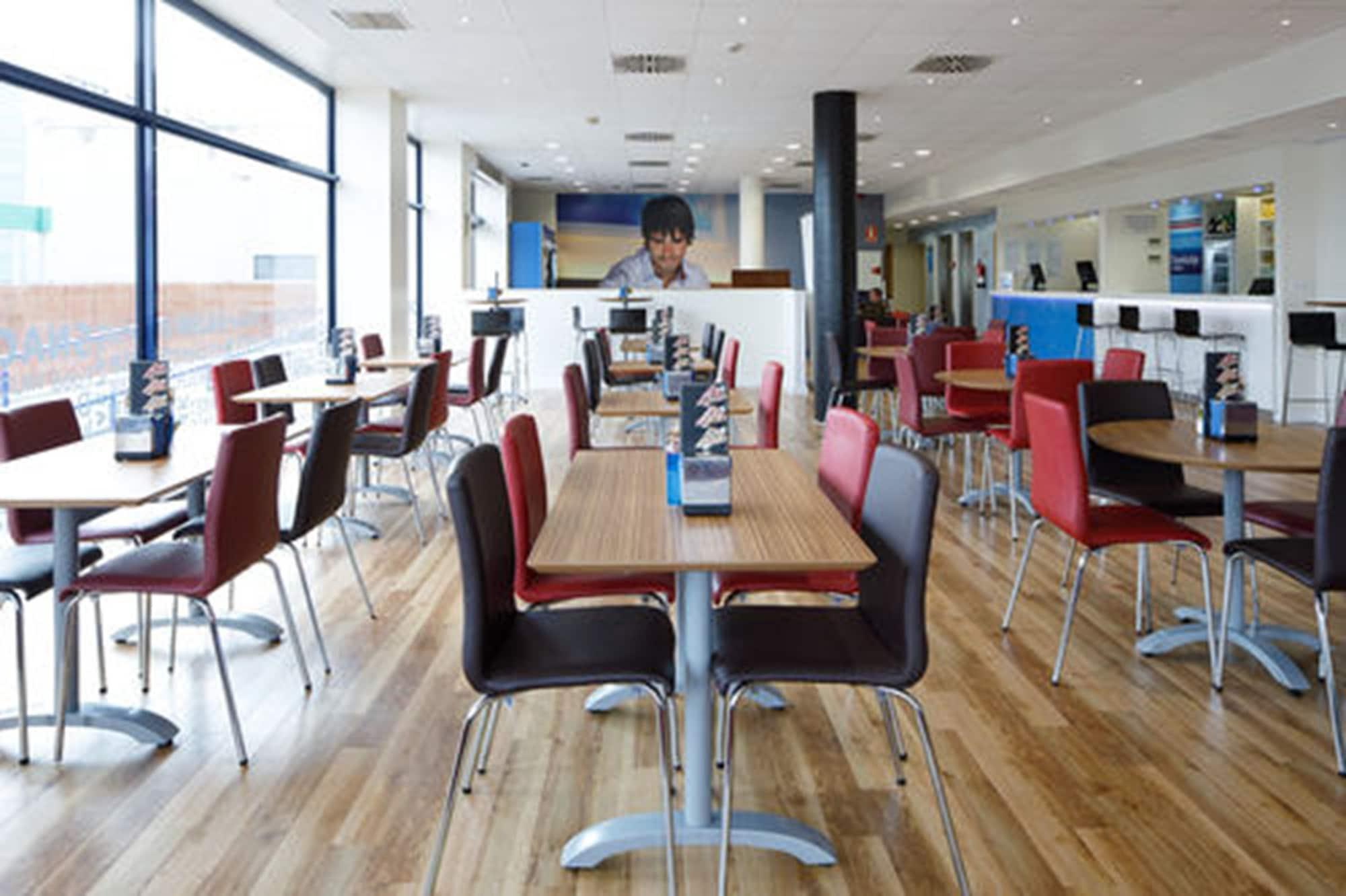 Bar/Salón Hotel Travelodge Barcelona Fira