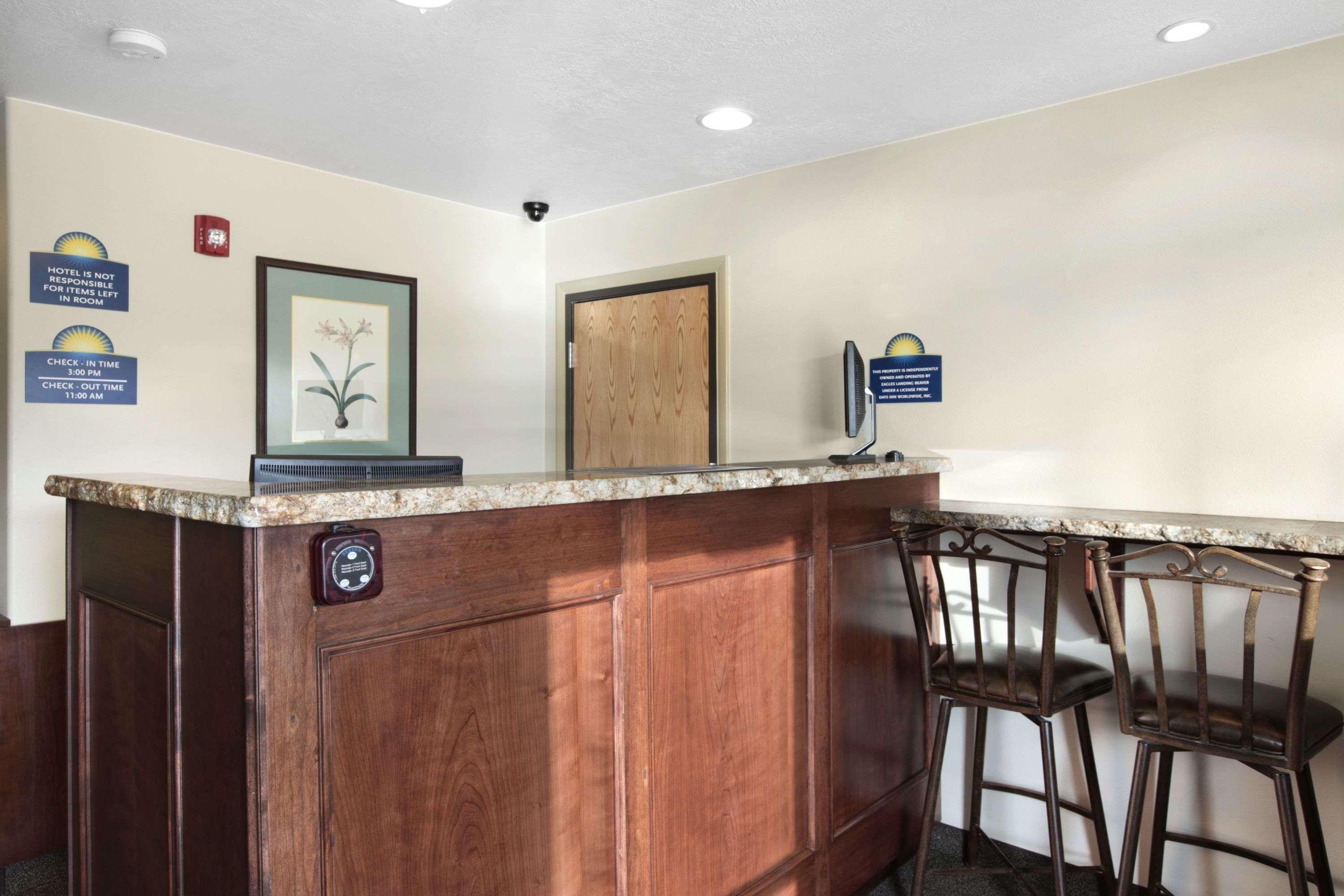 Vista Lobby Days Inn by Wyndham Beaver