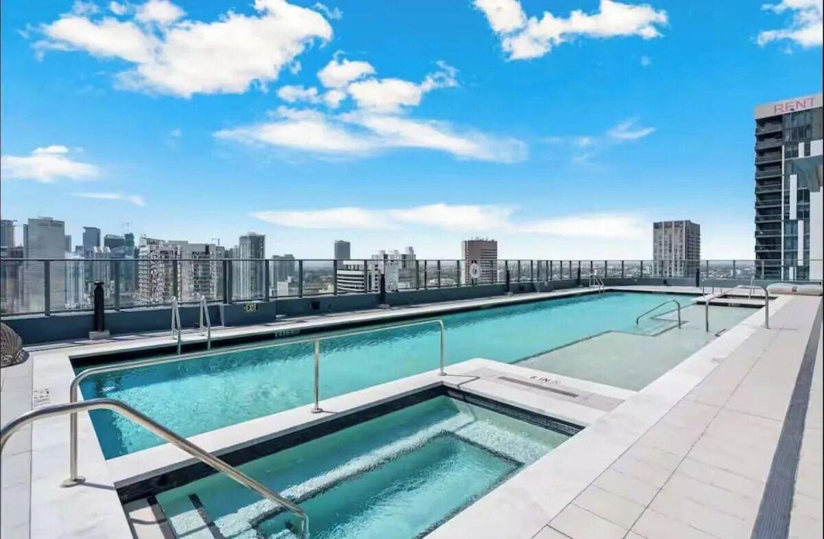 Vista Piscina Miami Luxe Suites