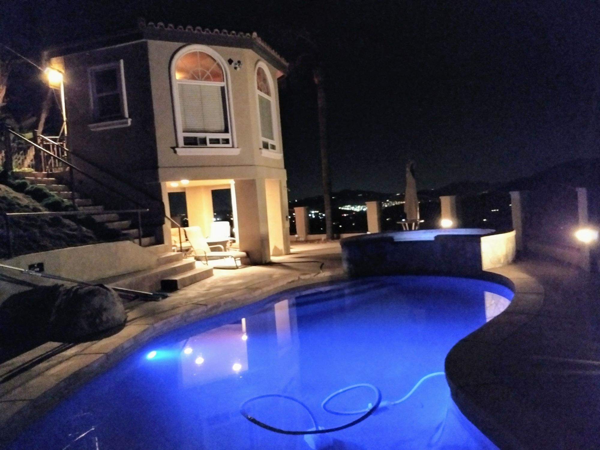 Vista Piscina Sunshine Mountain Bed and Breakfast