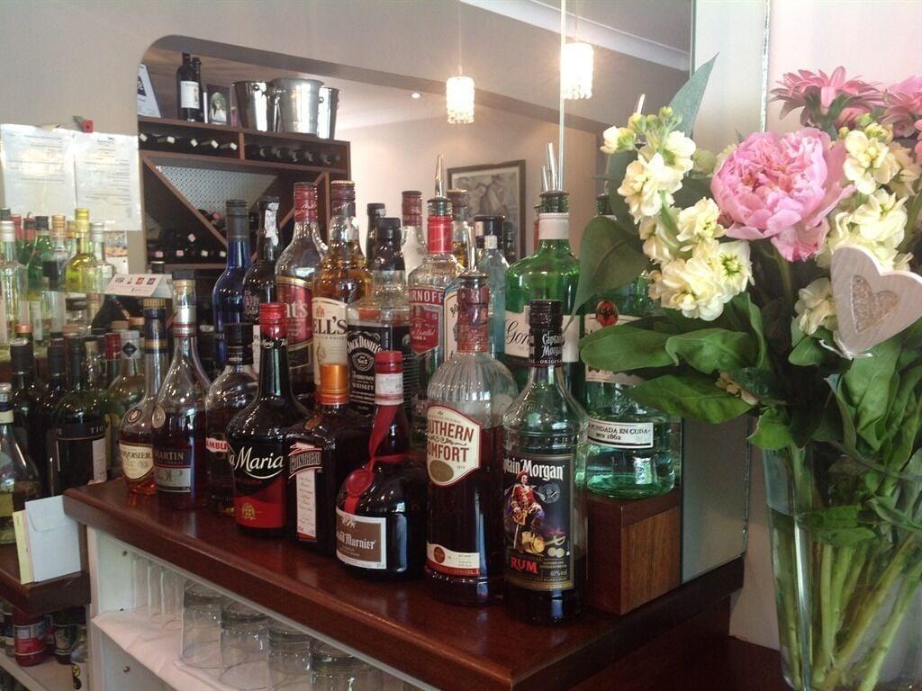 Bar/Salón Caravelli