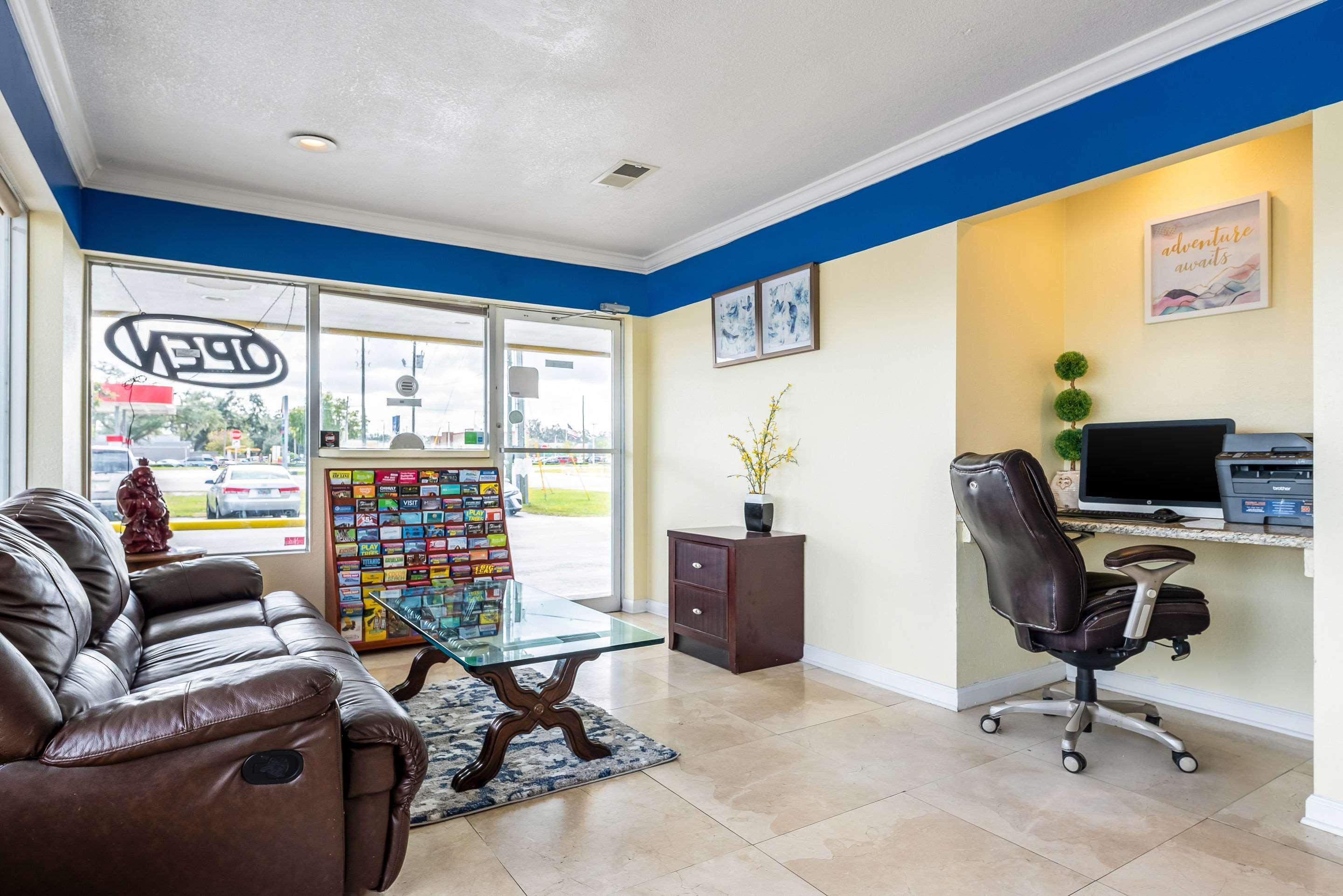 Vista Lobby Rodeway Inn Bushnell