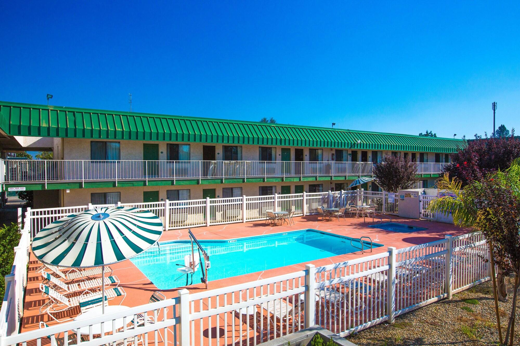 Varios University Inn