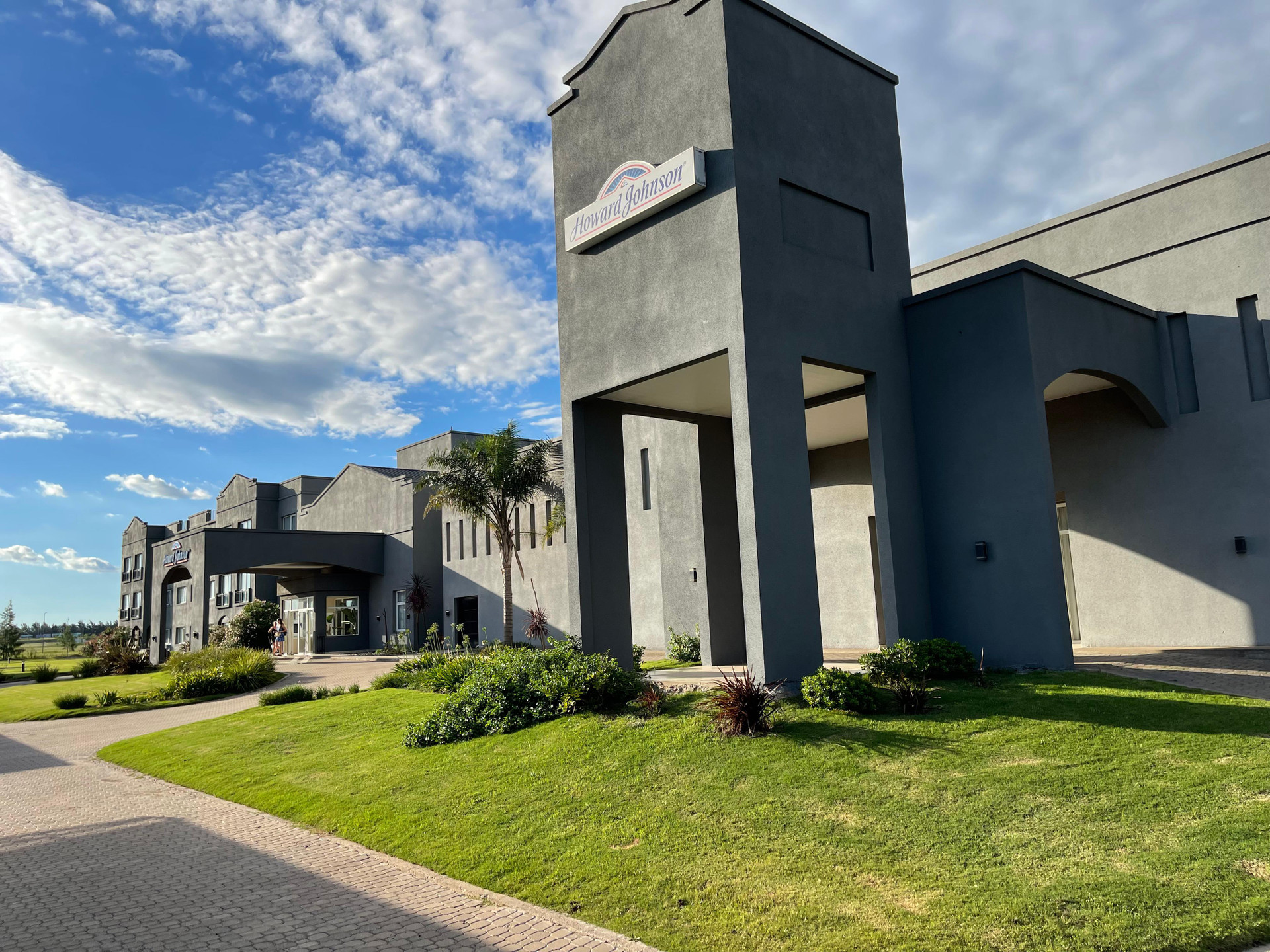 Vista Exterior Howard Johnson by Wyndham Funes