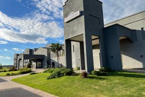 Alojamiento - Howard Johnson by Wyndham Funes