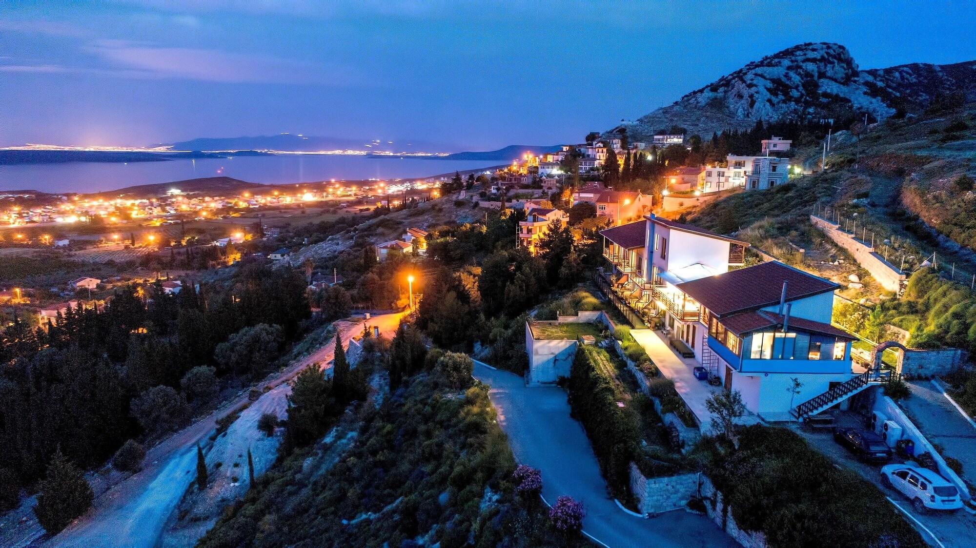 Varios Mavi Keci Otel