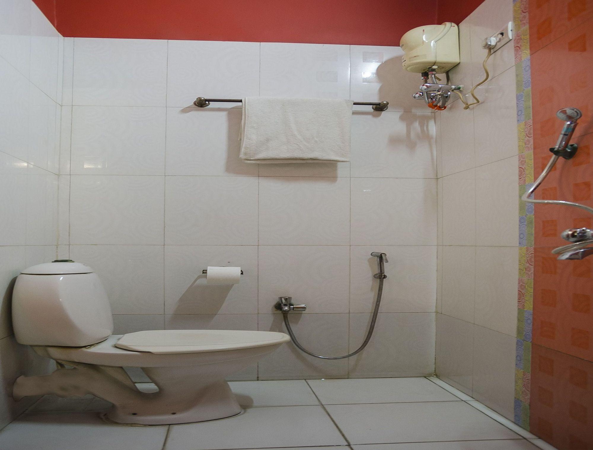 Equipamiento de Habitación OYO 6729 Landmark AB Block