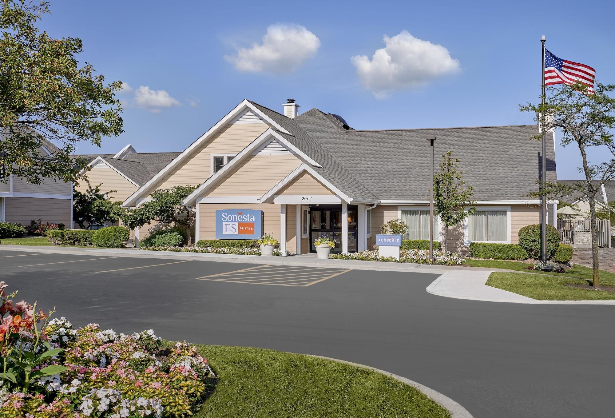 Vista Exterior Sonesta ES Suites Cincinnati - Blue Ash