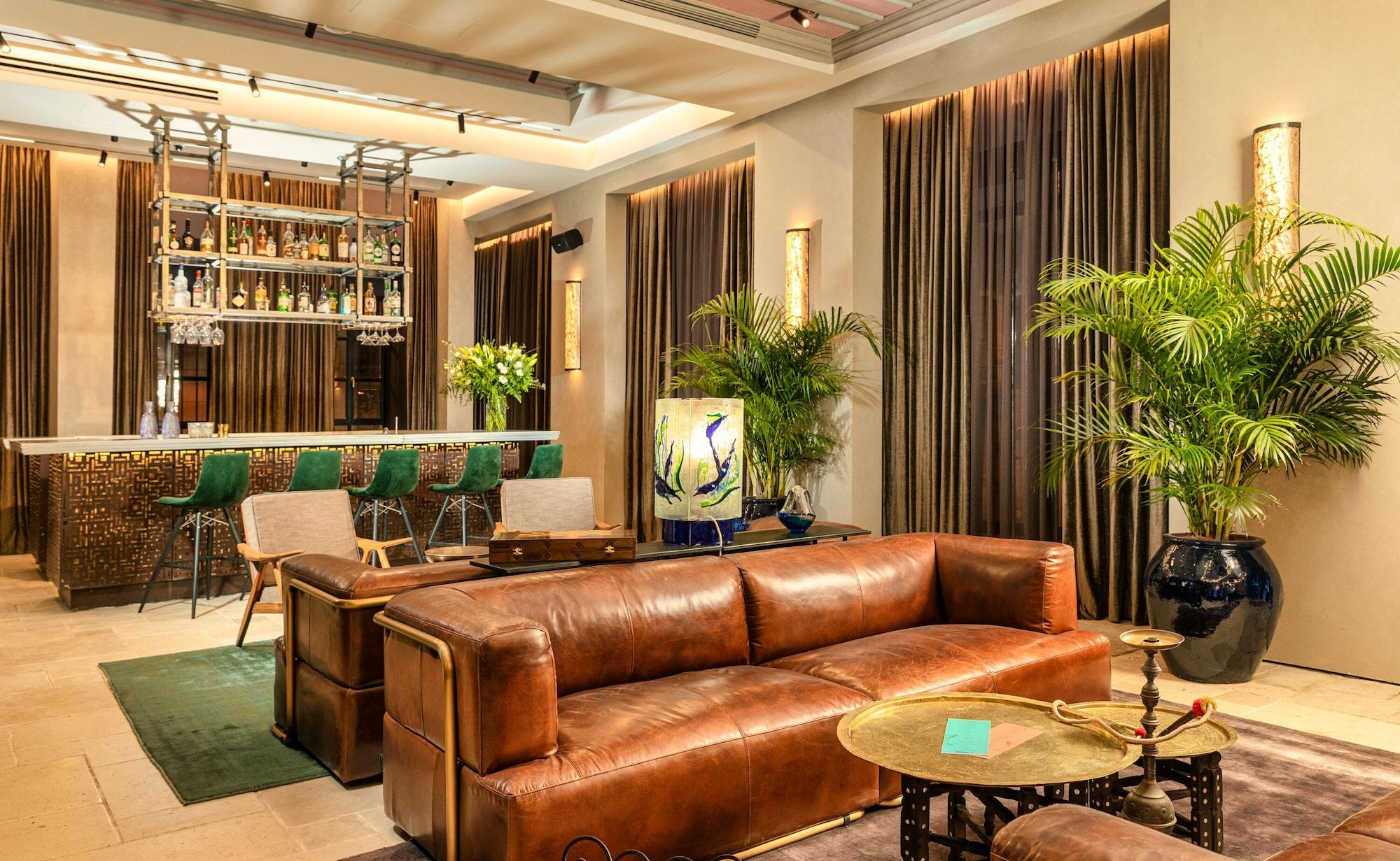 Vista Lobby Brown JLM Mamilla