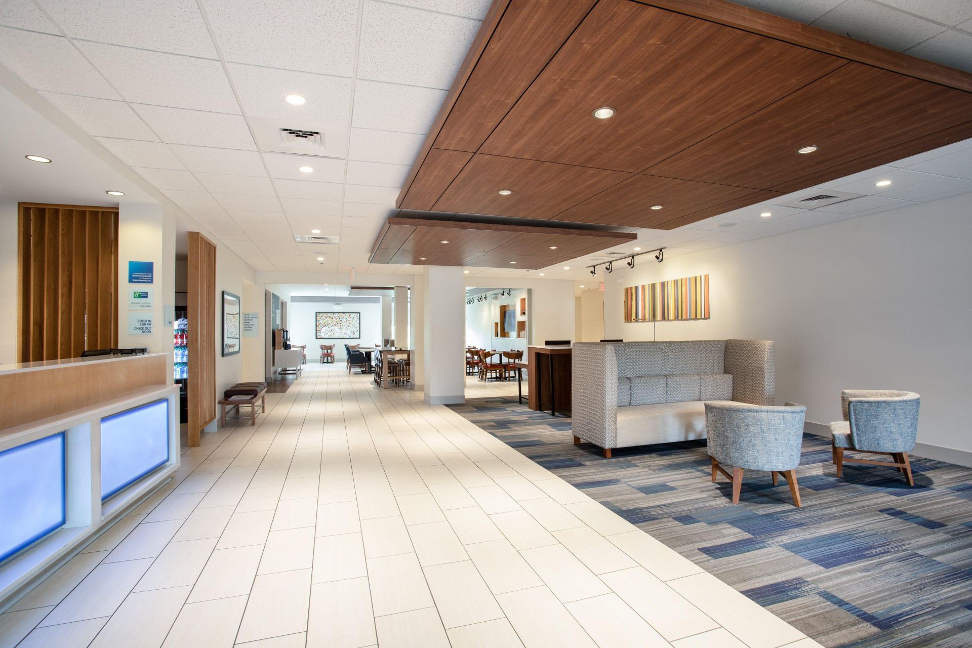 Vista Lobby Holiday Inn Express & Suites Manhattan by IHG