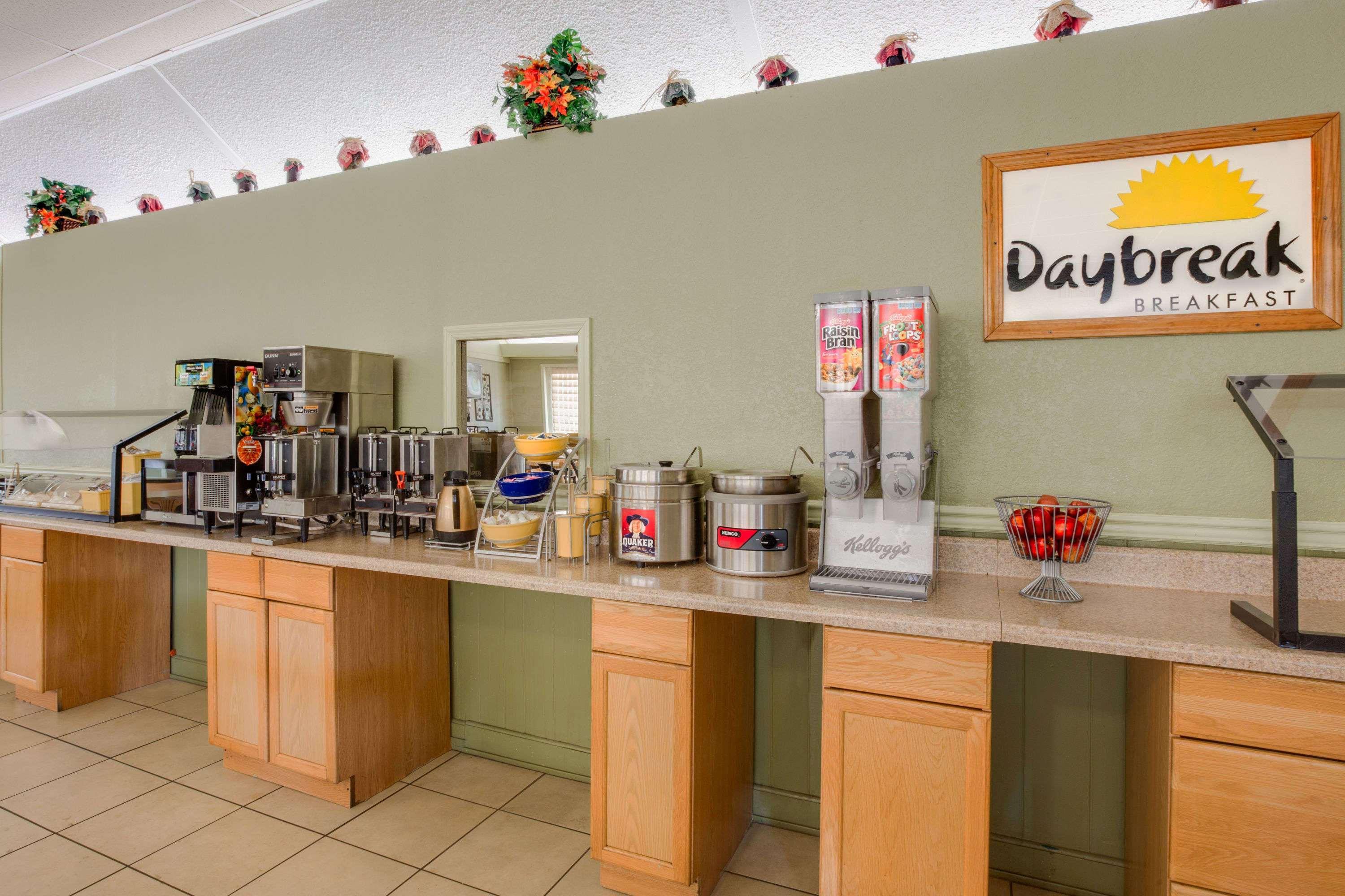 Restaurant Days Inn By Wyndham Asheville West