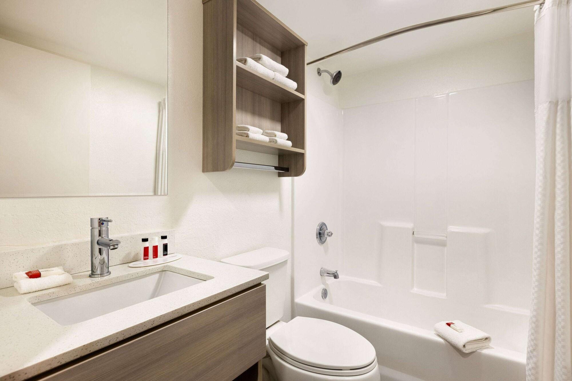 Equipamiento de Habitación Microtel Inn & Suites by Wyndham Raleigh
